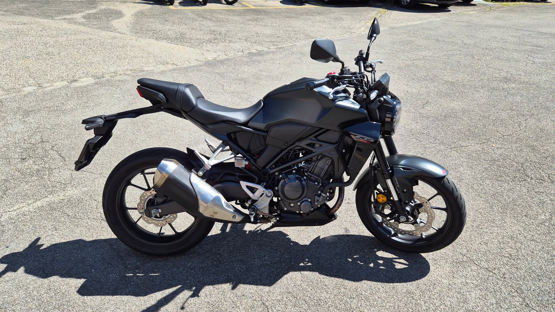 HONDA CB 300 R-image-1