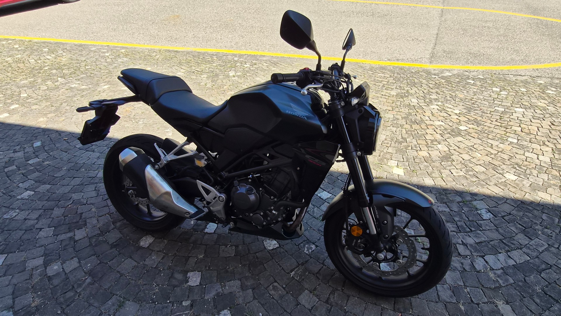 HONDA CB 300 R-image-7