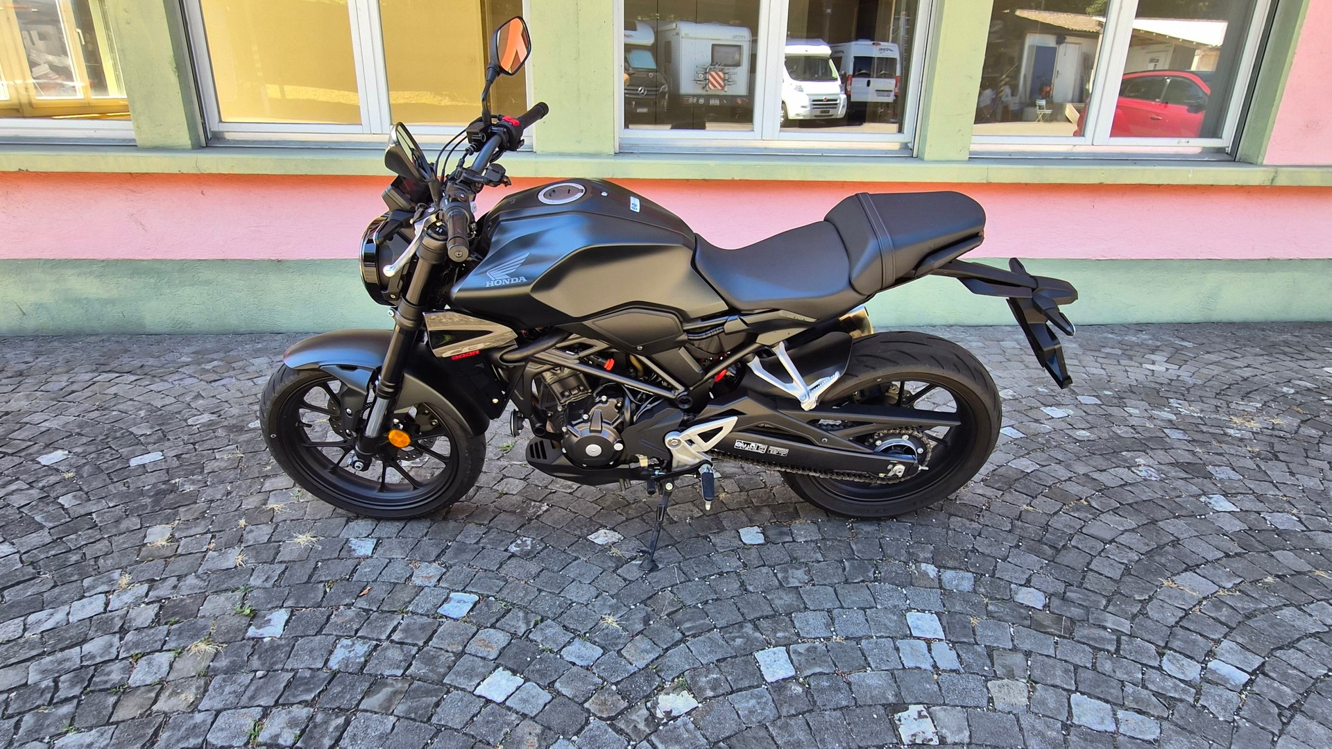 HONDA CB 300 R-image-8