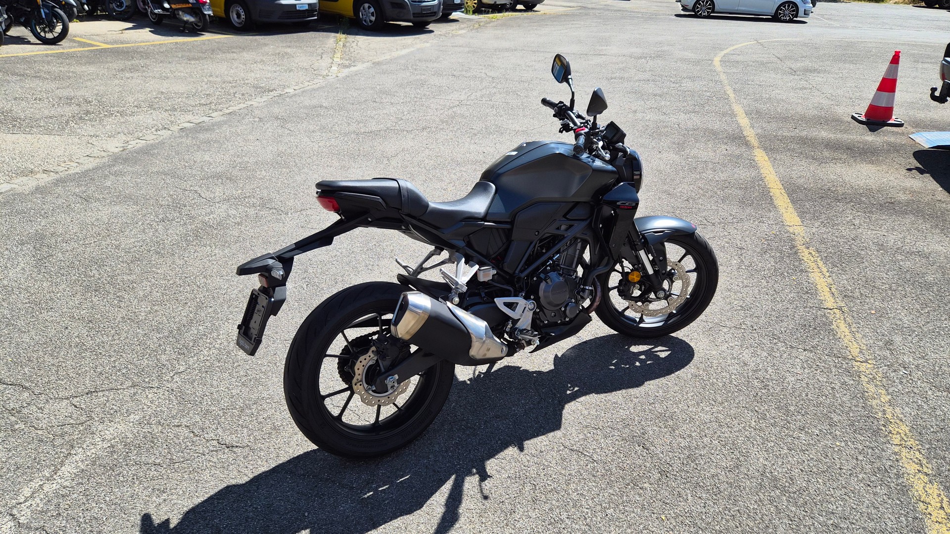 HONDA CB 300 R-image-3