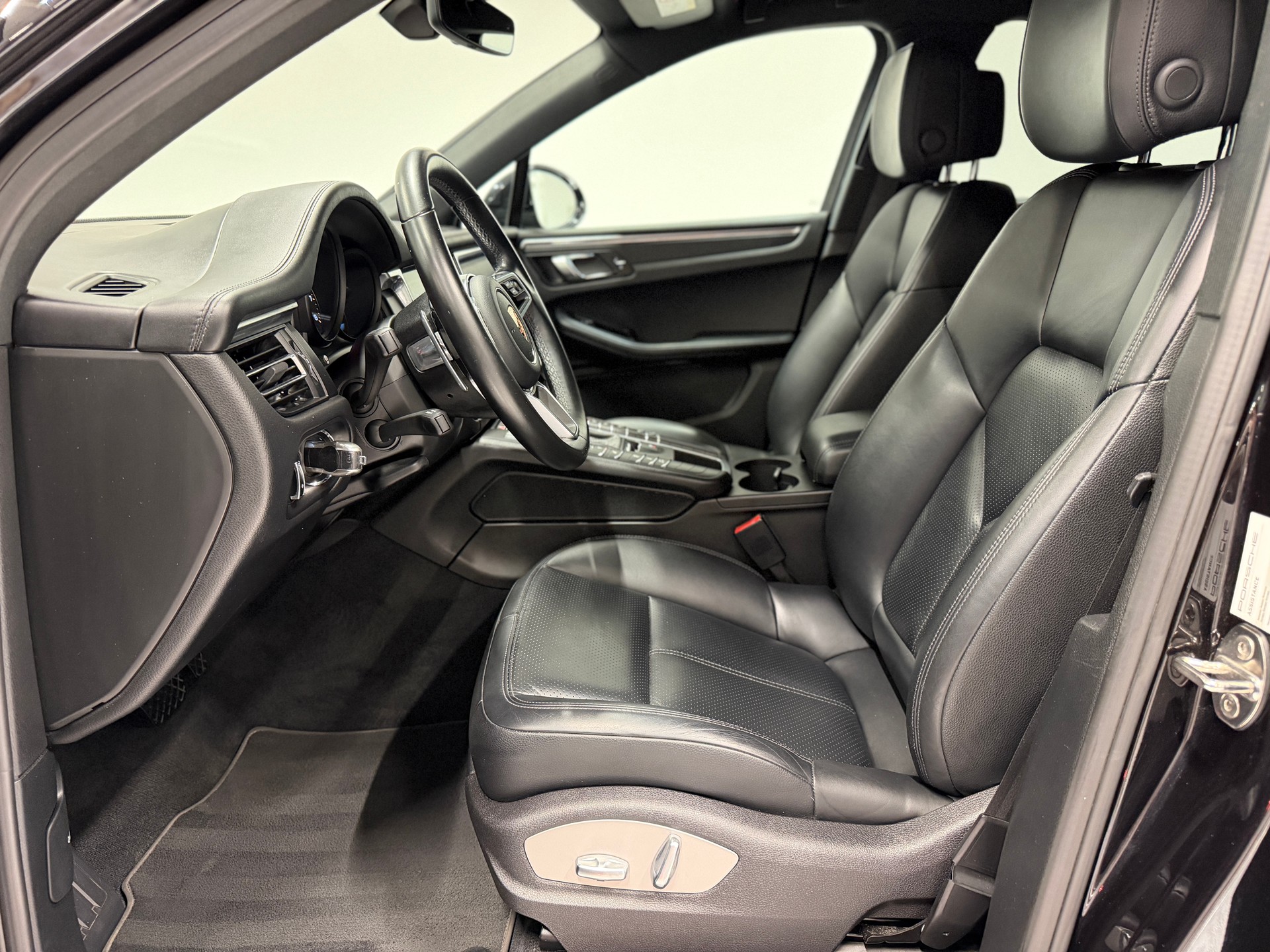 PORSCHE Macan PDK-image-13