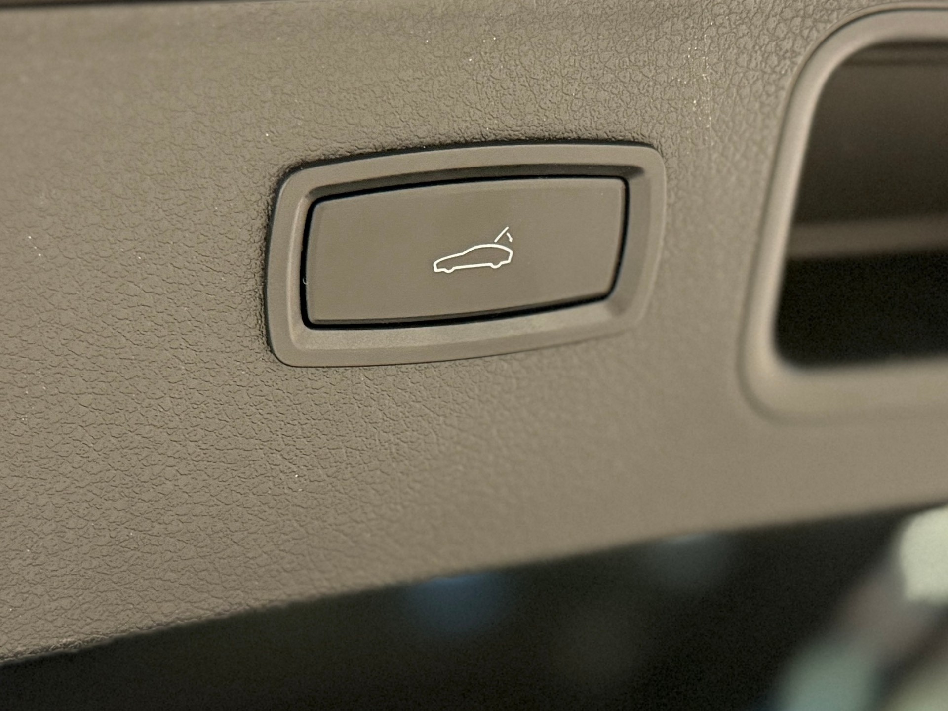 PORSCHE Macan PDK-image-18