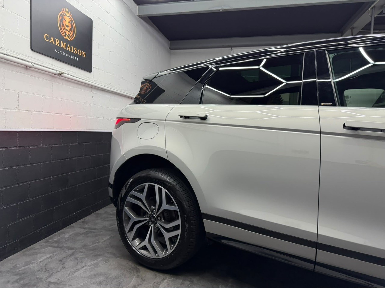 LAND ROVER Range Rover Evoque R-Dynamic P 250 HSE AT9-image-4