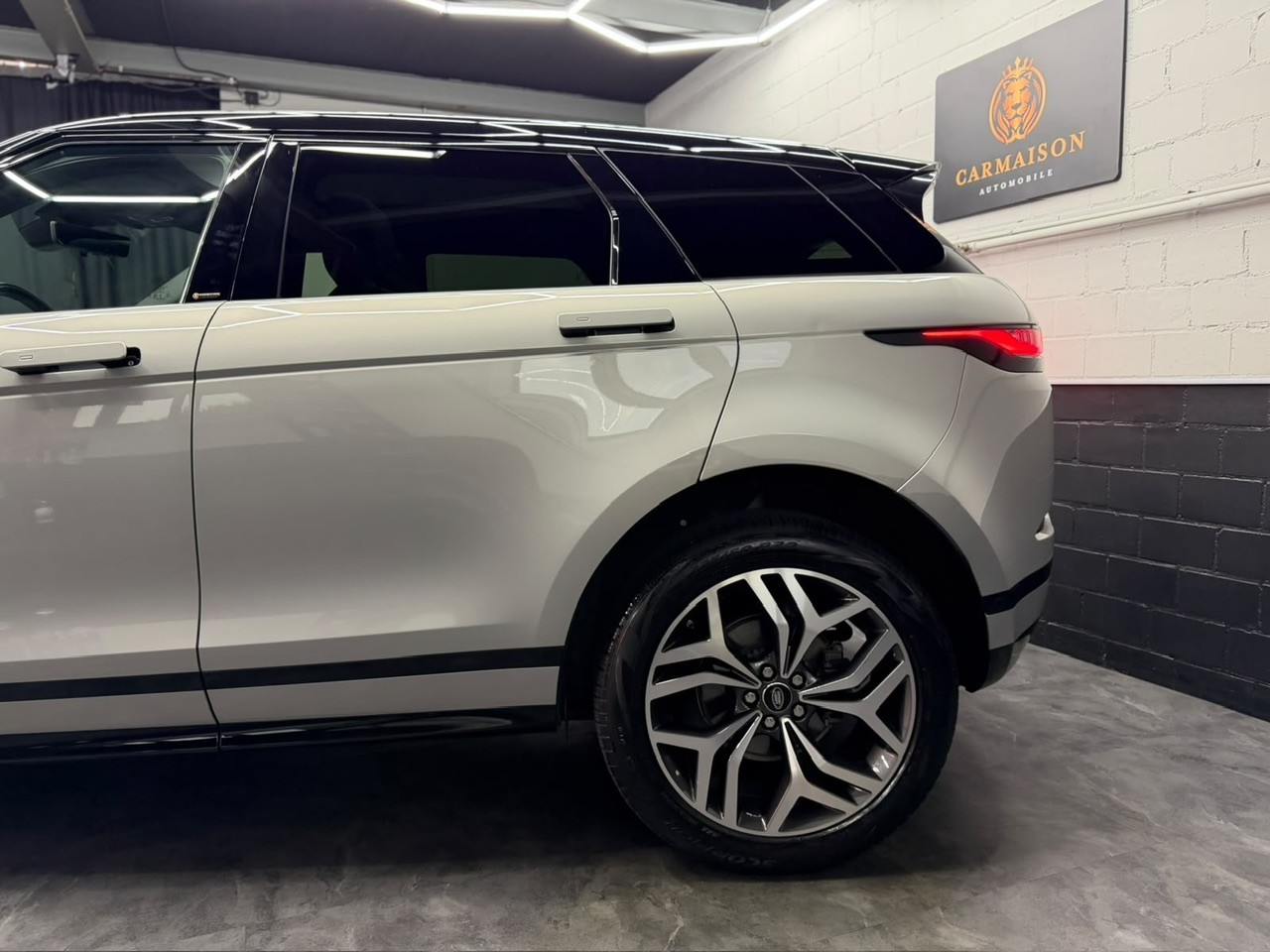 LAND ROVER Range Rover Evoque R-Dynamic P 250 HSE AT9-showroom-element-3