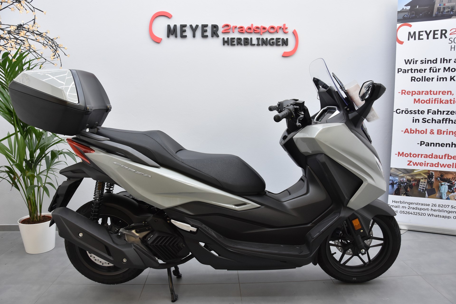 HONDA Nss 125 Forza Smart TopBox Sommeraktion bis 31.8.26-showroom-element-1