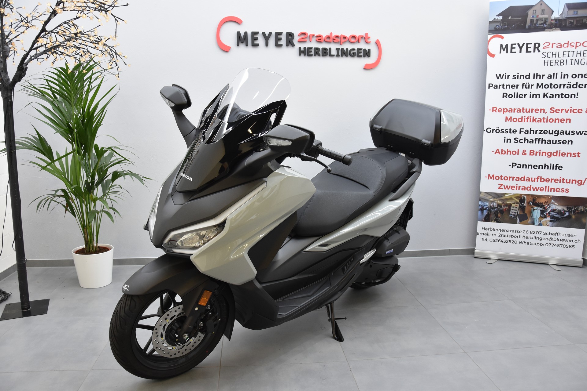 HONDA Nss 125 Forza Smart TopBox Sommeraktion bis 31.8.26-showroom-element-3