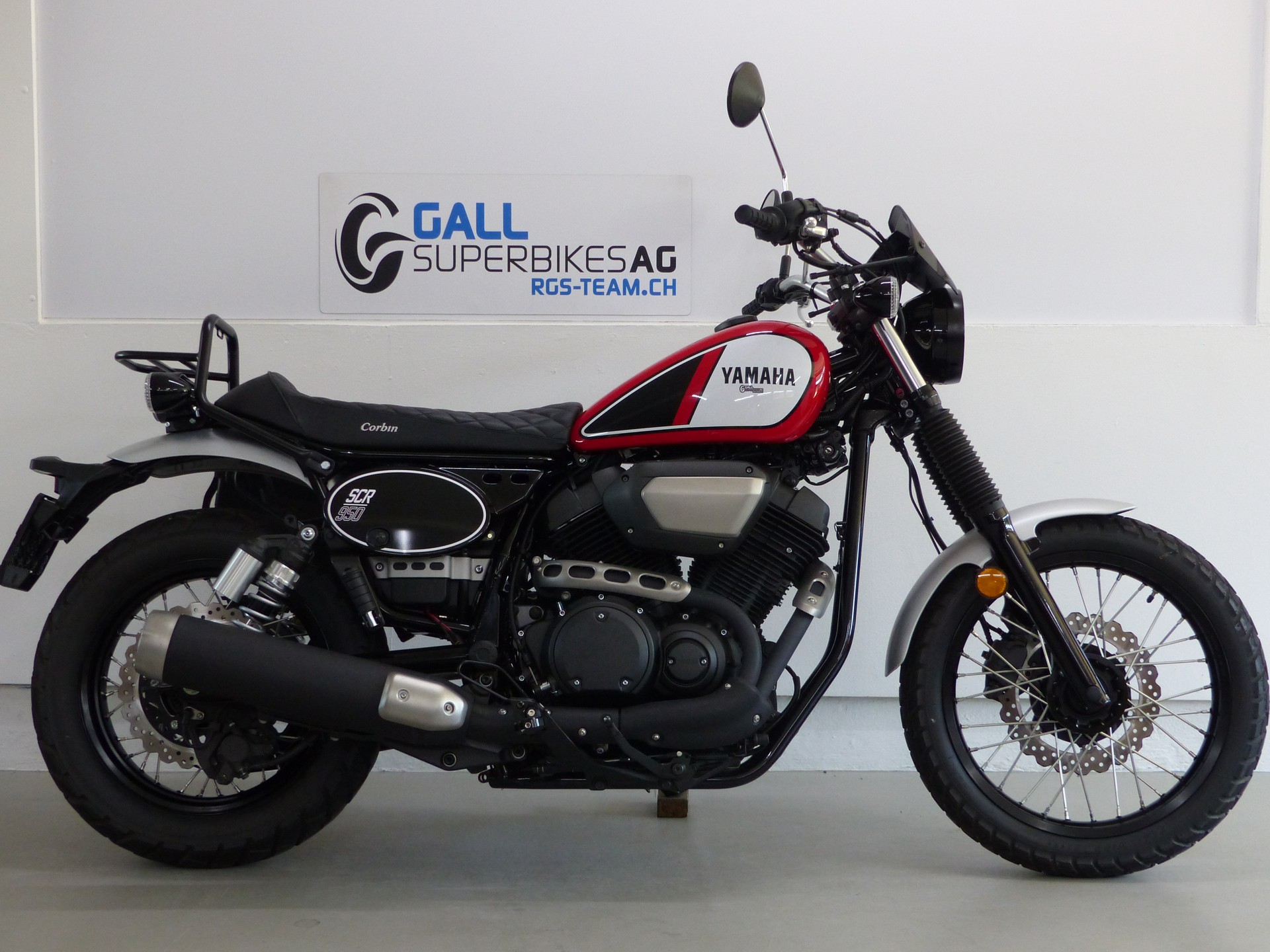 YAMAHA SCR 950 ABS mit Zubehör