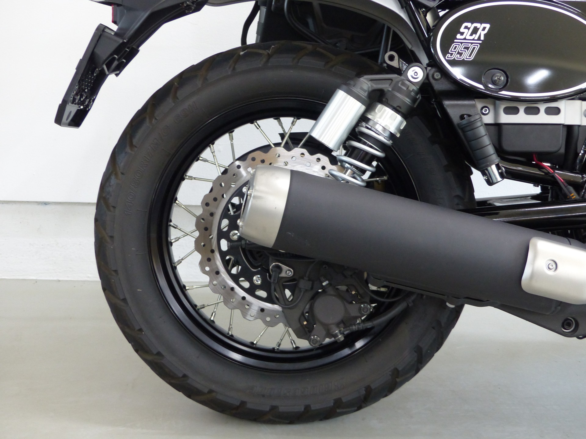 YAMAHA SCR 950 ABS mit Zubehör-showroom-element-2