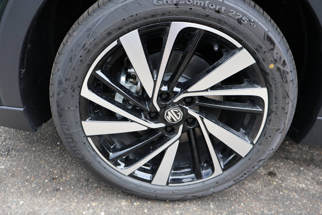MG ZS 1.5 Hybrid+ Luxury-image-9