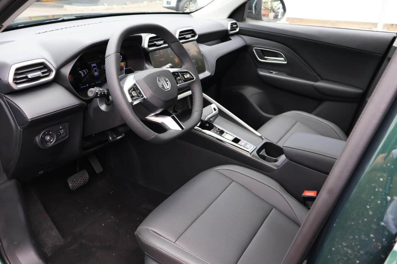 MG ZS 1.5 Hybrid+ Luxury-image-10