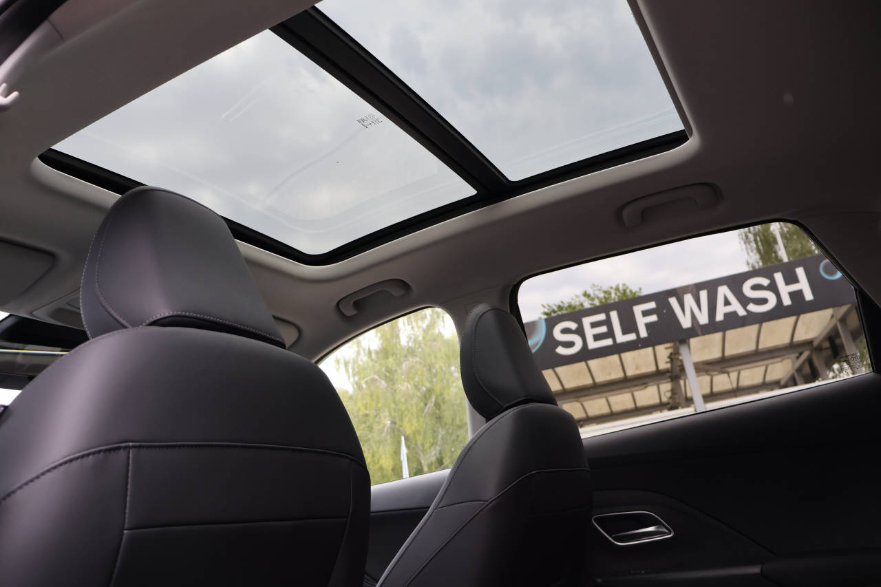 MG ZS 1.5 Hybrid+ Luxury-image-14