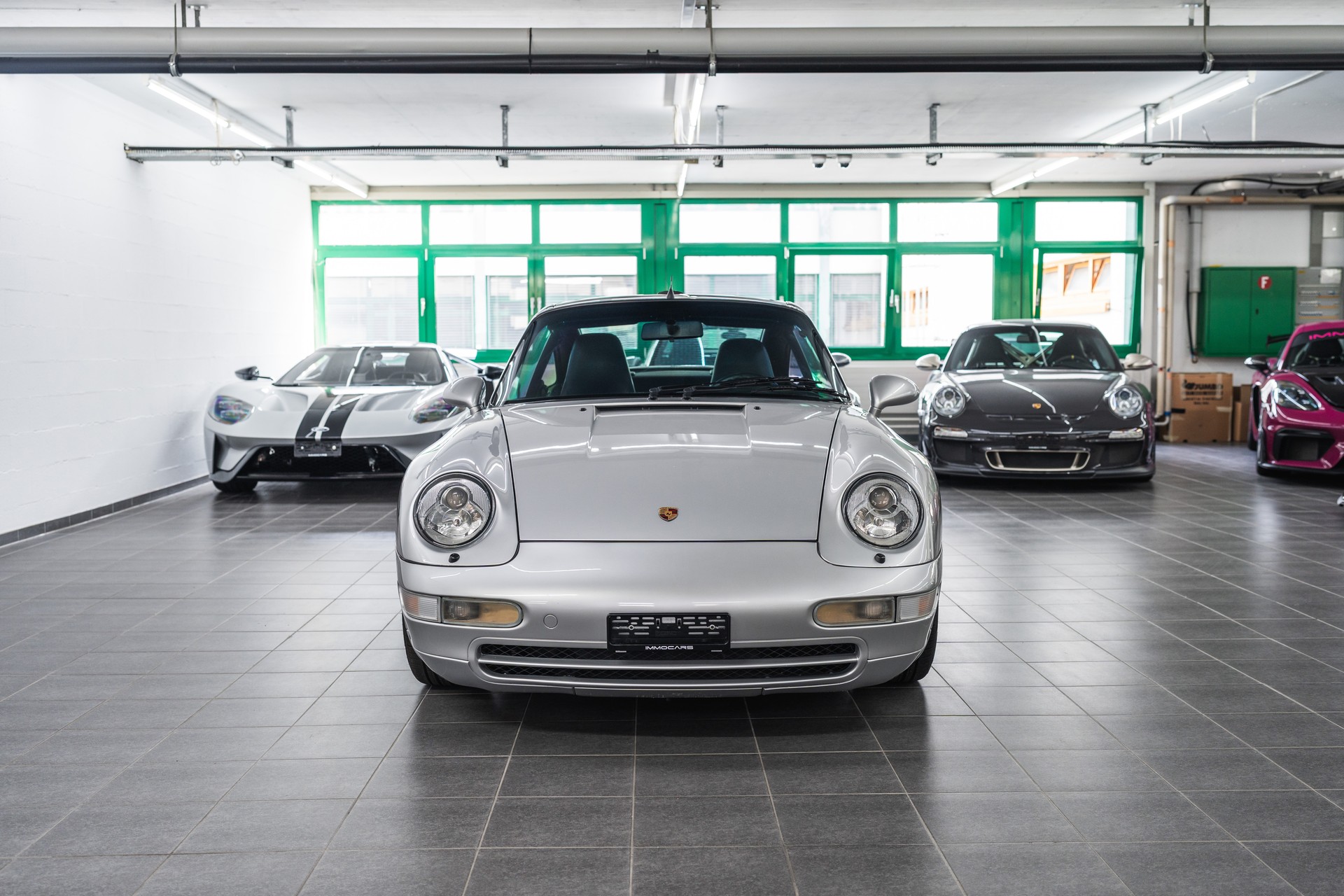 PORSCHE 911 Targa-showroom-element-1