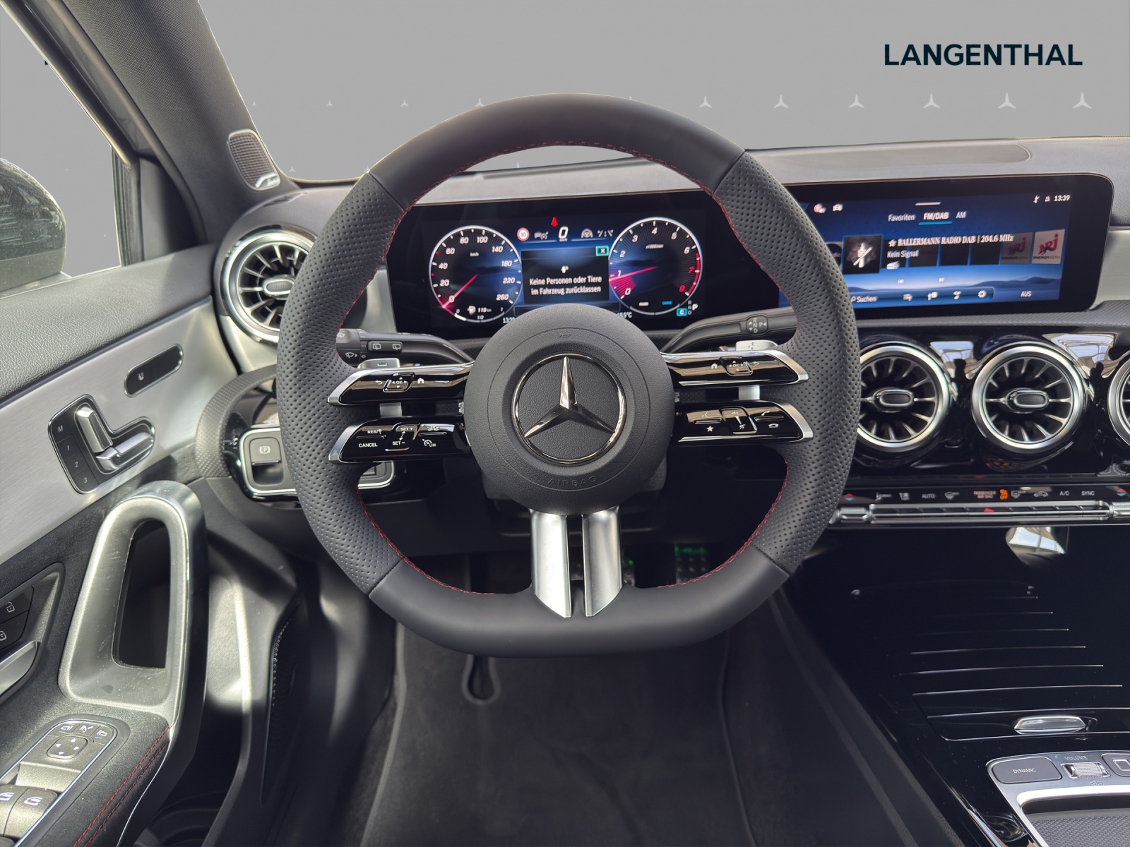 MERCEDES-BENZ A 220 4Matic 8G-DCT-image-9