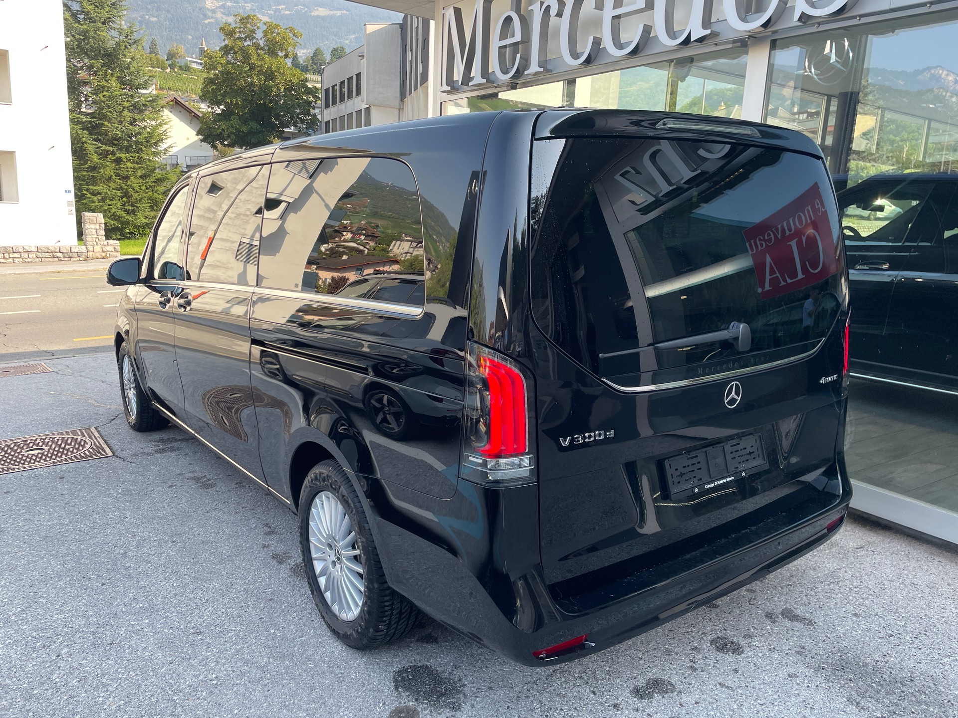 MERCEDES-BENZ V 300 d extralang 4Matic Avantgarde 9G-Tronic-showroom-element-3
