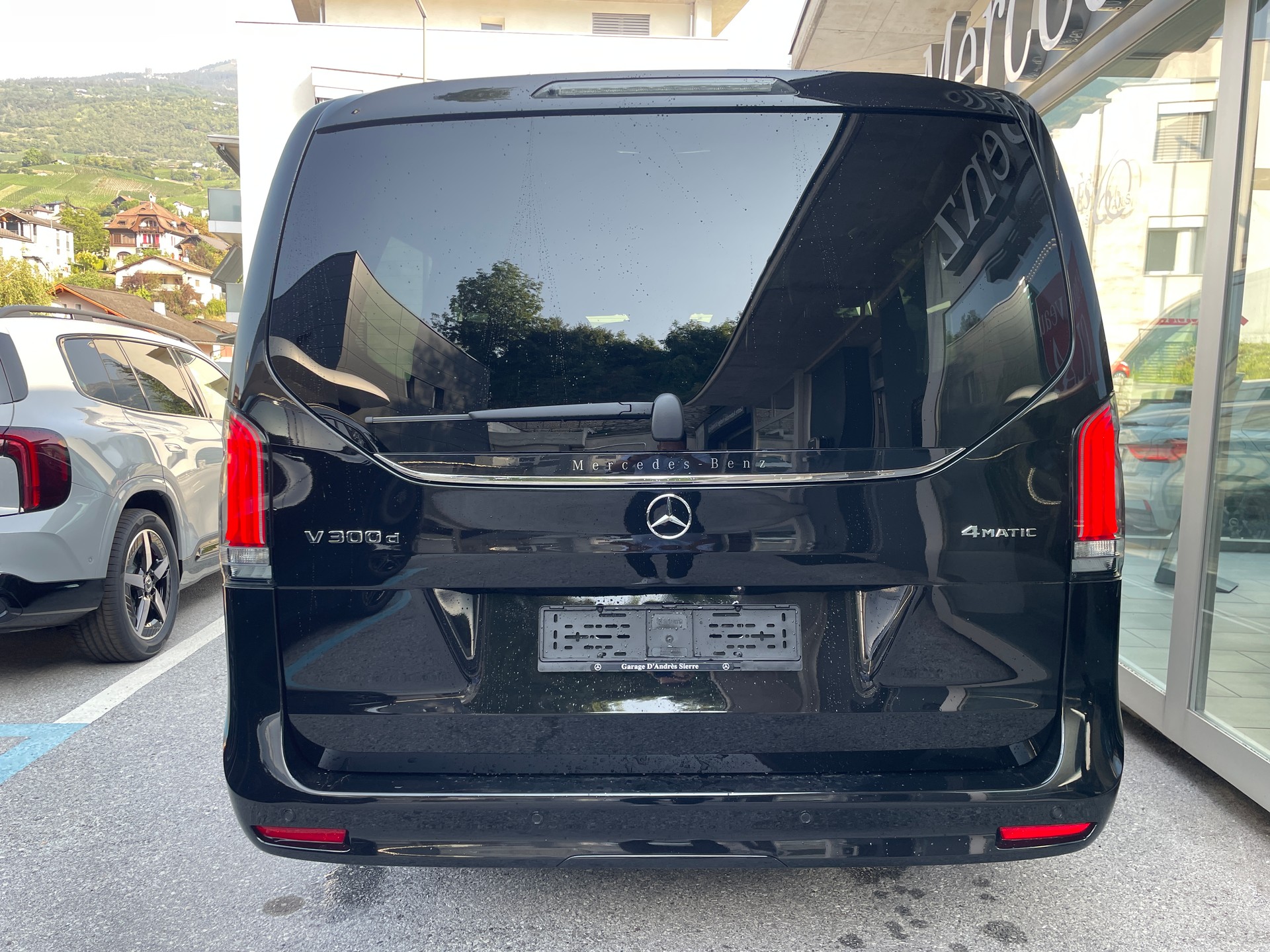 MERCEDES-BENZ V 300 d extralang 4Matic Avantgarde 9G-Tronic-image-4