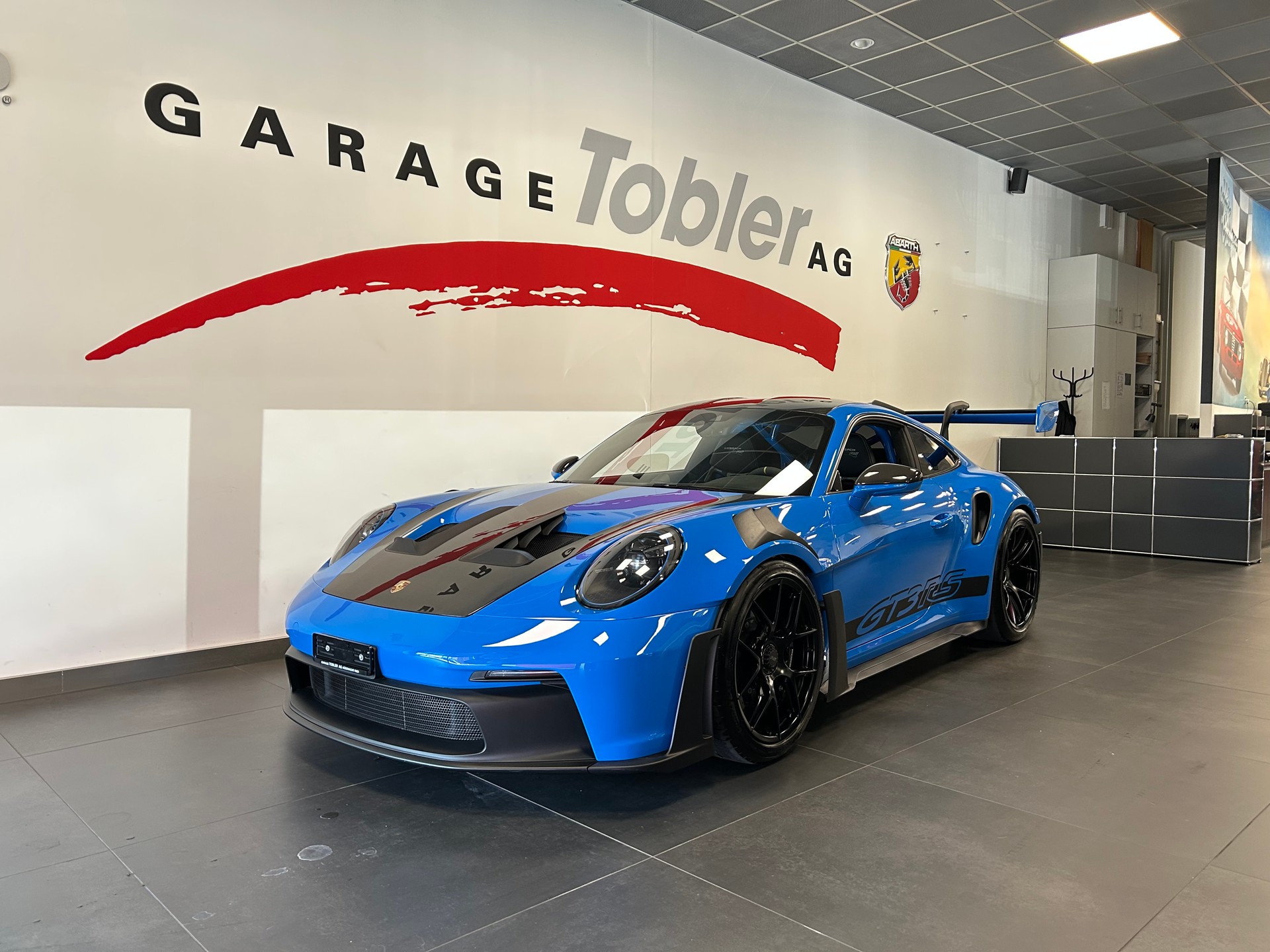 PORSCHE 911 GT3 RS-showroom-element-1