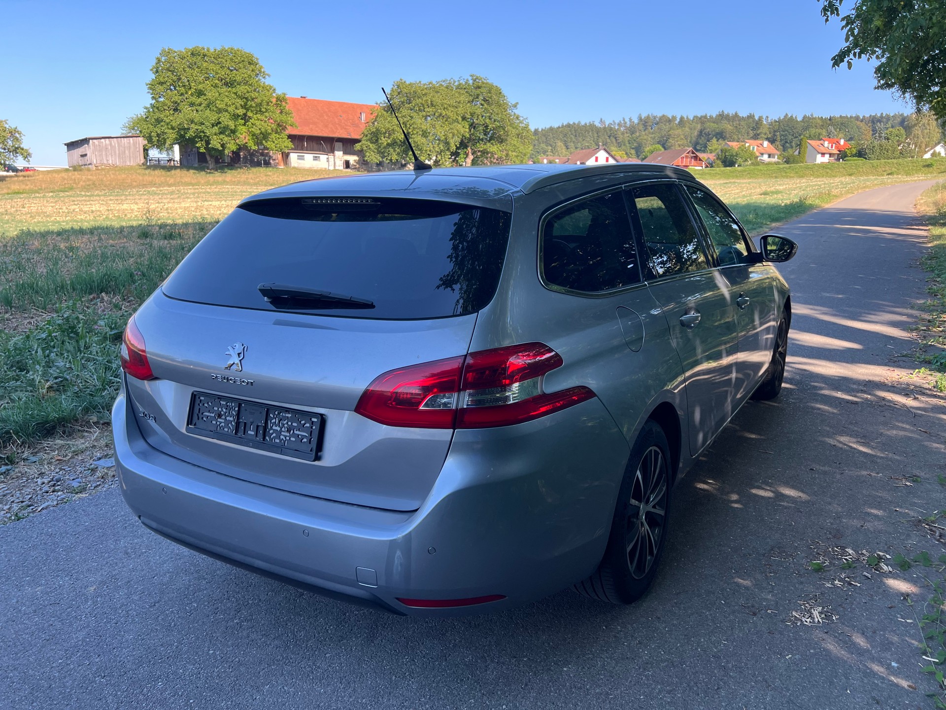 PEUGEOT 308 SW 1.2 THP Style-image-4