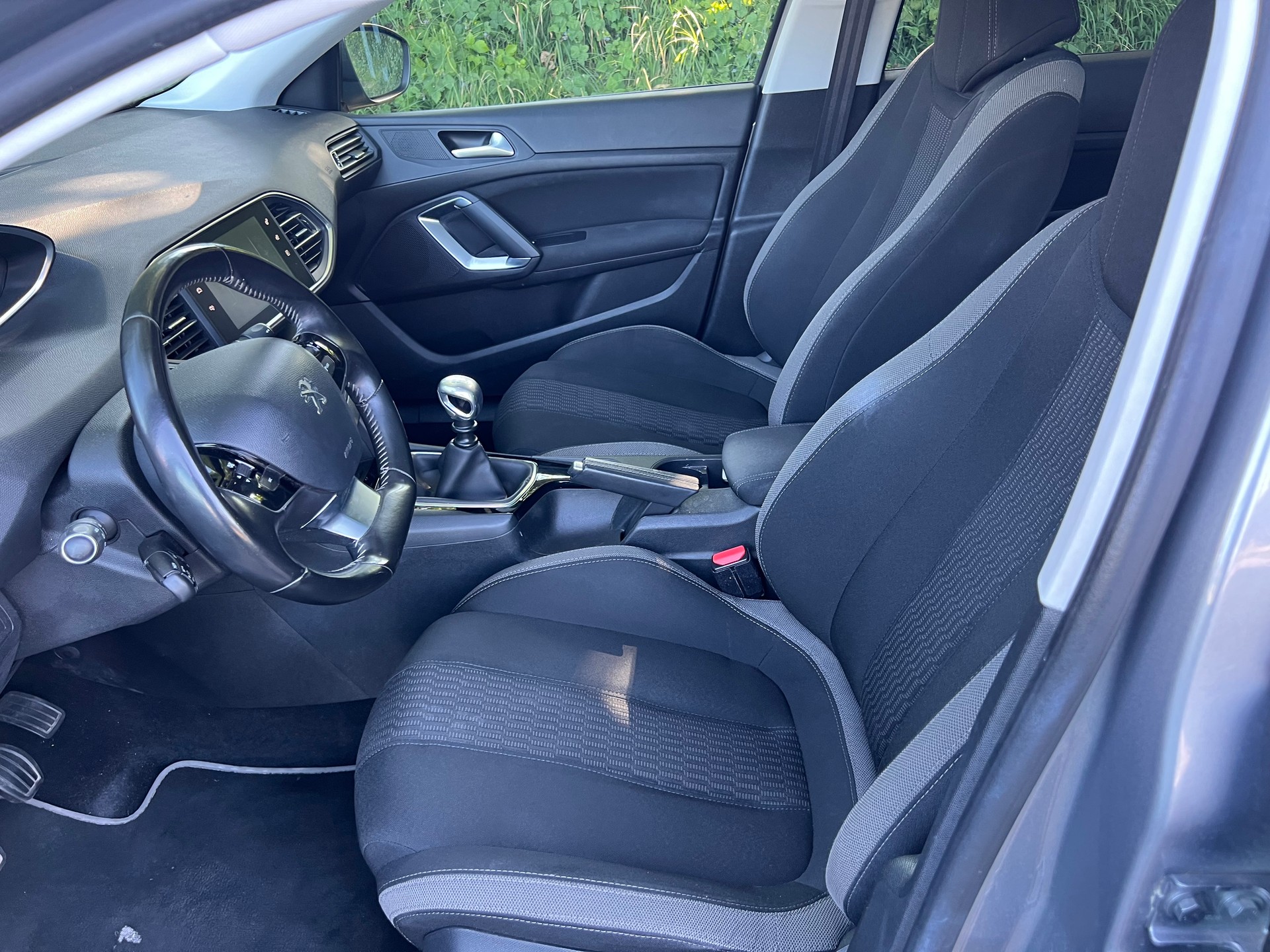 PEUGEOT 308 SW 1.2 THP Style-image-11