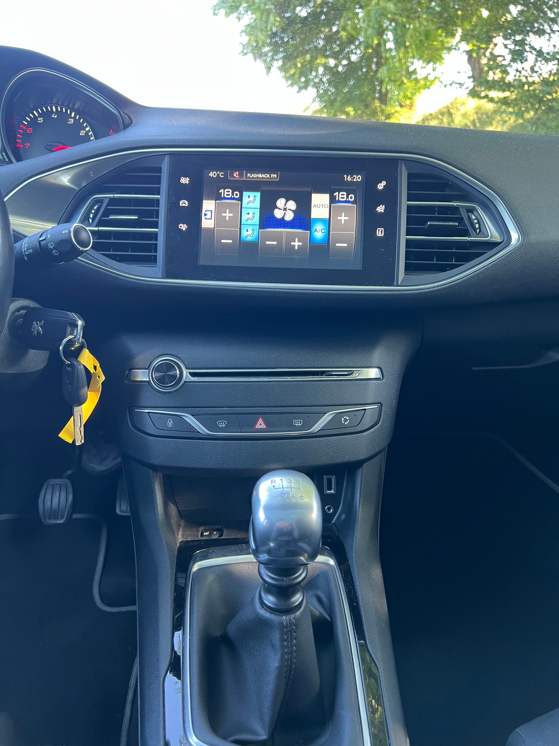 PEUGEOT 308 SW 1.2 THP Style-image-9