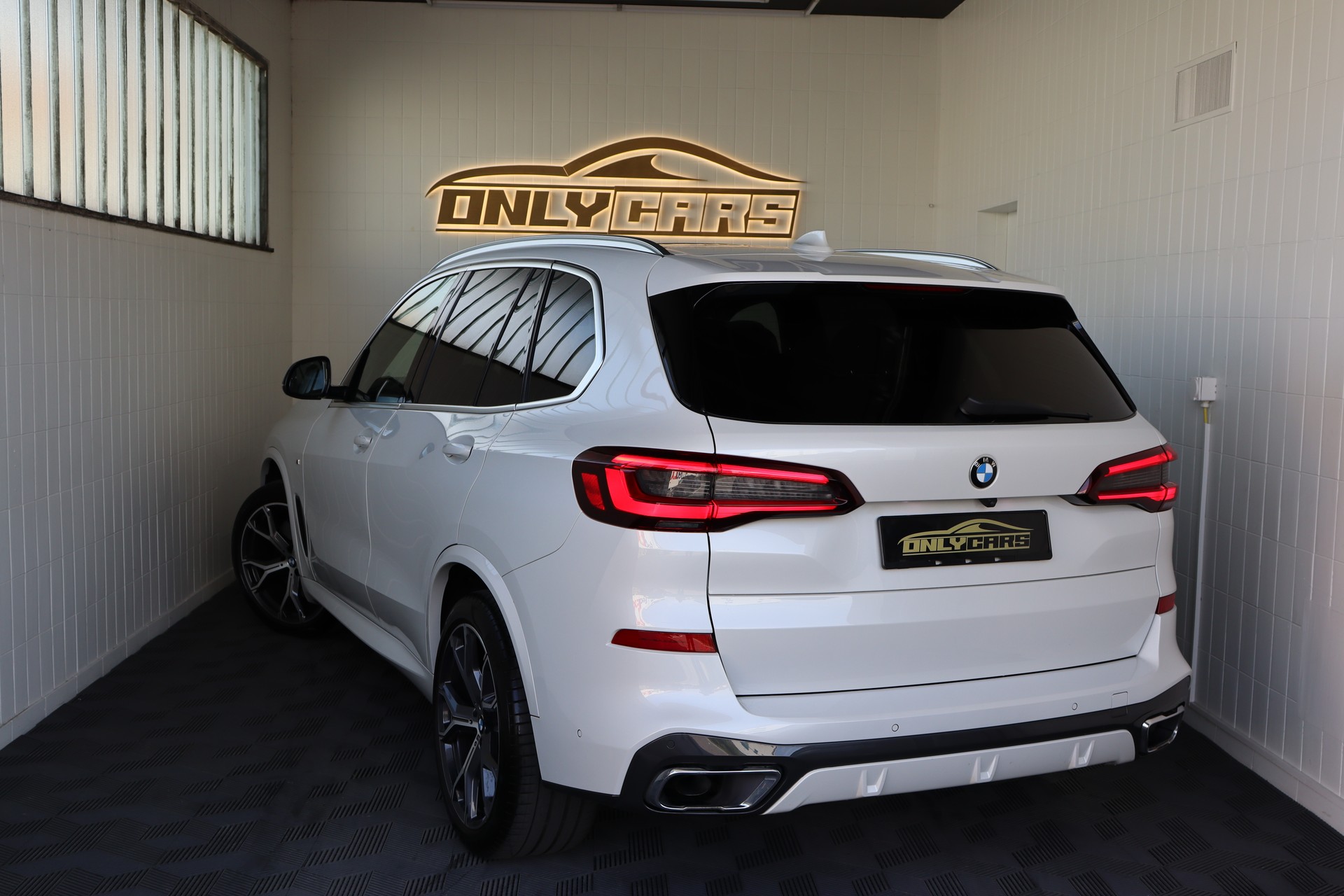 BMW X5 xDrive 48V 40d M Sport Steptronic-image-12