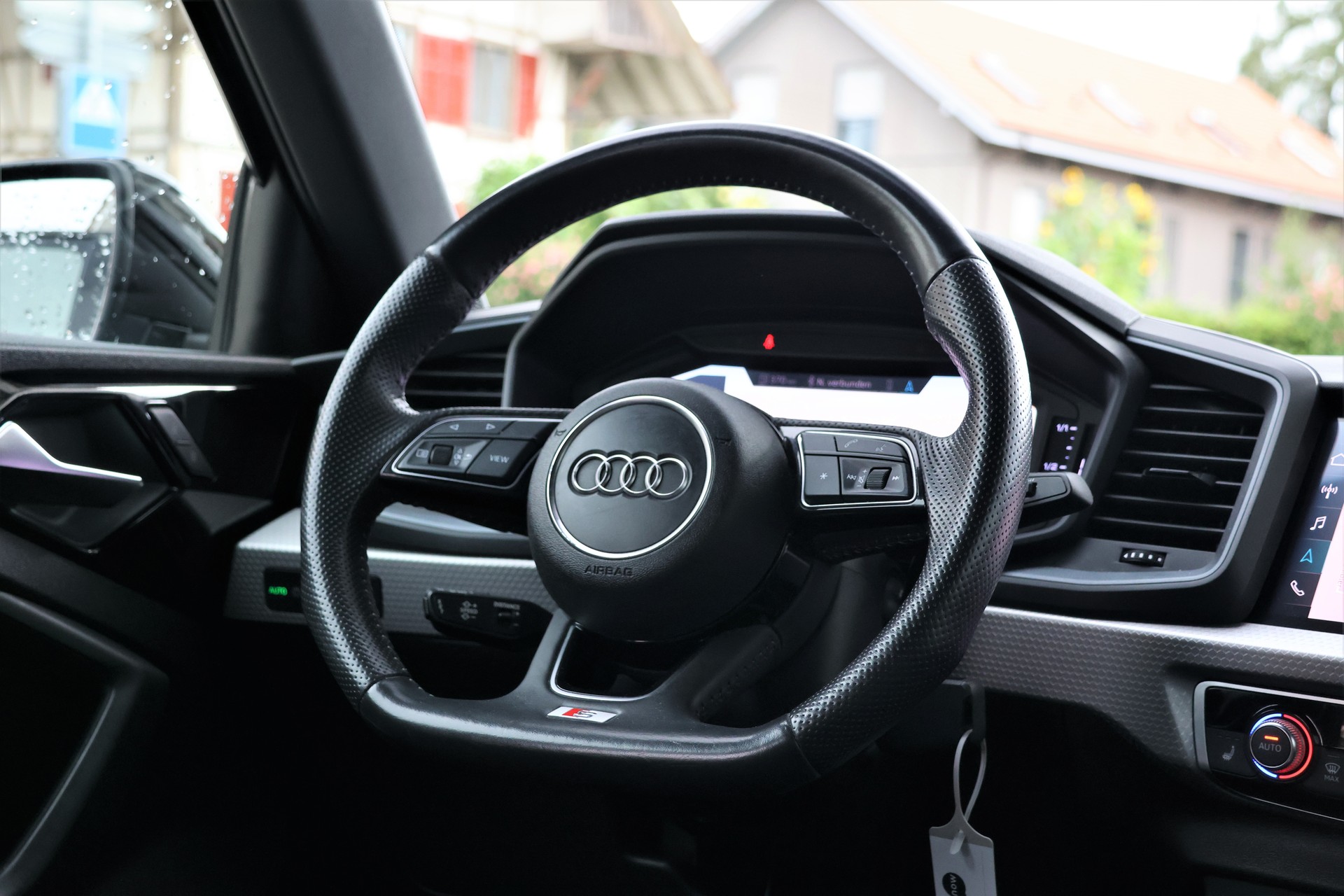 AUDI A1 Sportback 30 TFSI S Line S-tronic-image-14