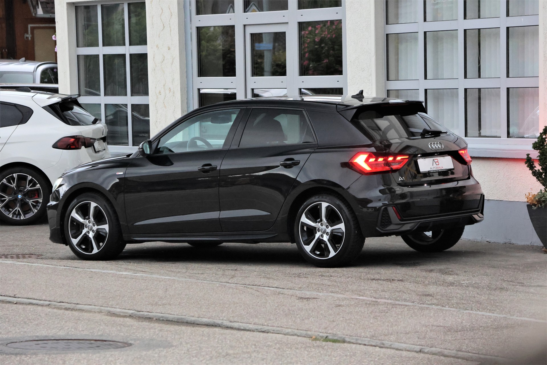 AUDI A1 Sportback 30 TFSI S Line S-tronic-image-4
