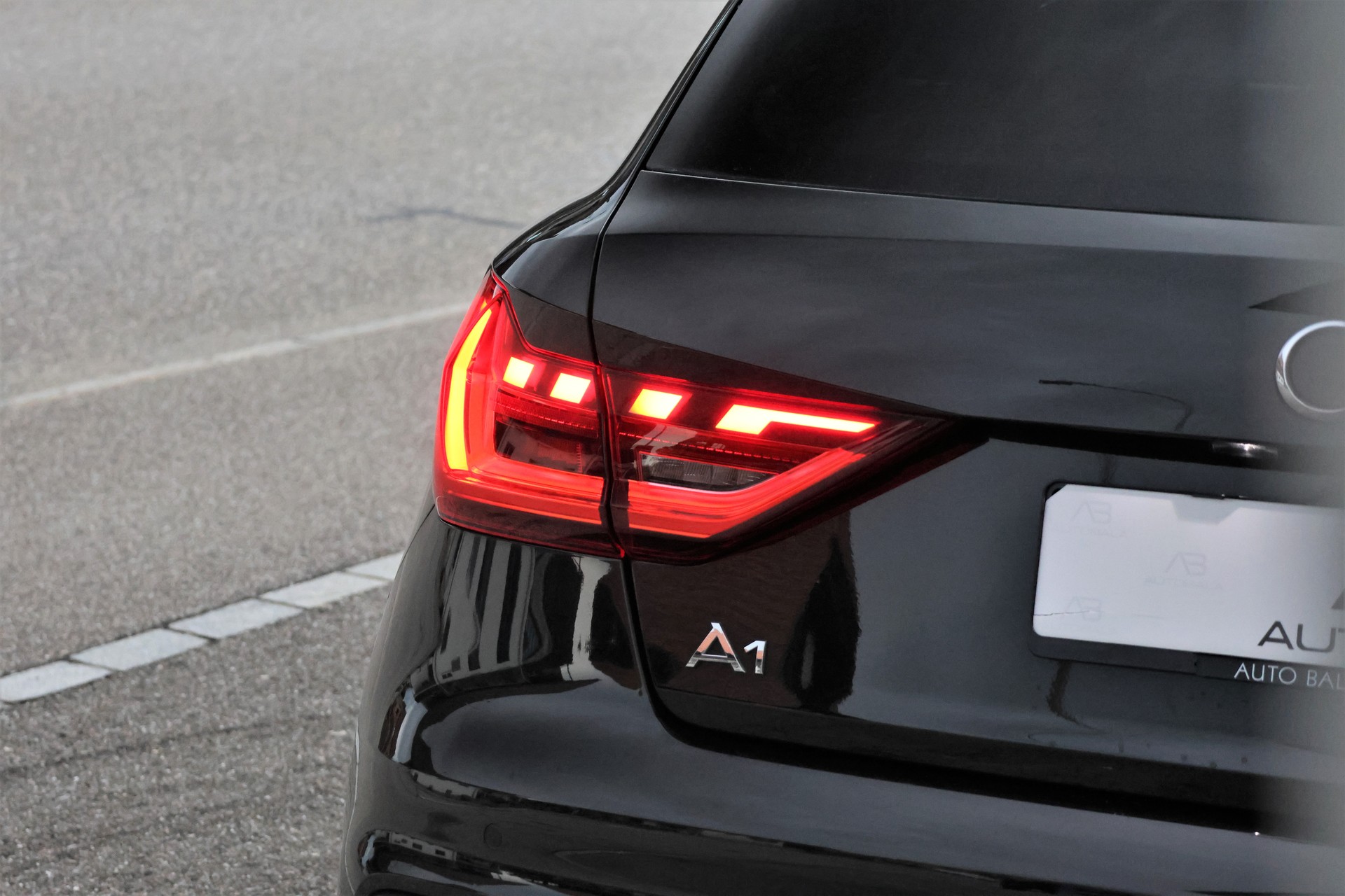 AUDI A1 Sportback 30 TFSI S Line S-tronic-image-5