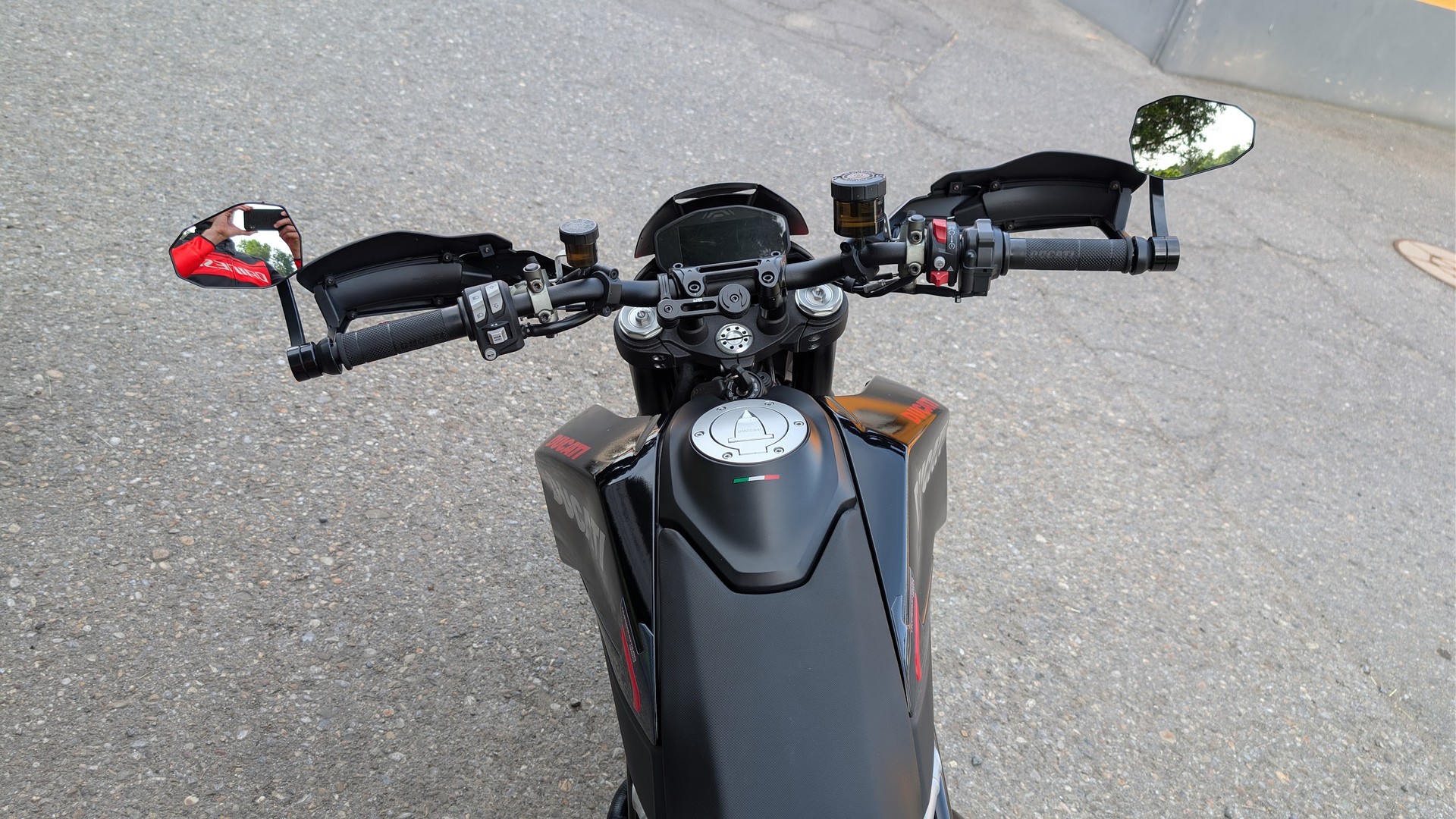 DUCATI Hypermotard 950 RVE-image-14