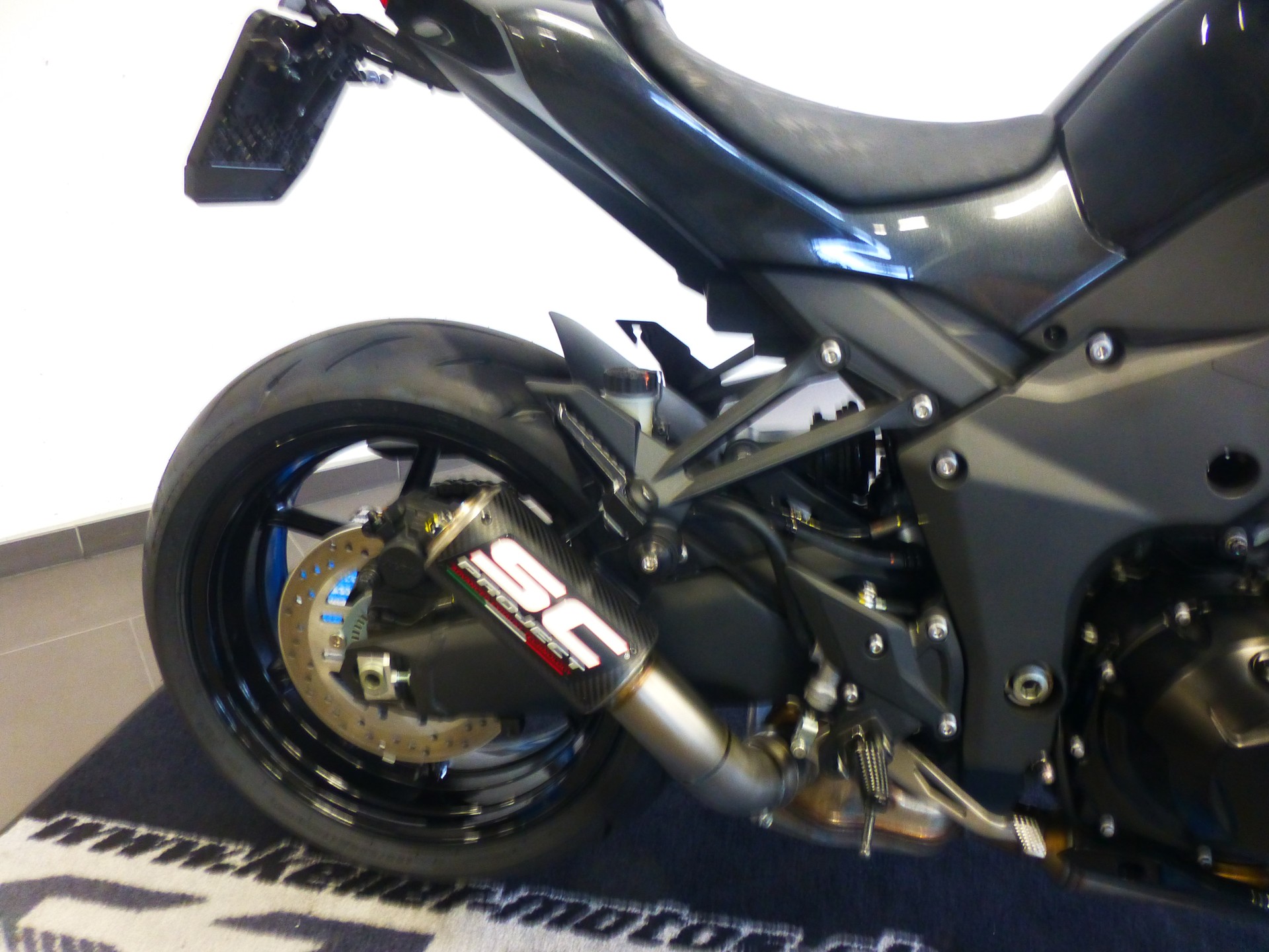 KAWASAKI Z 1100 Platin Dark Edition-image-5