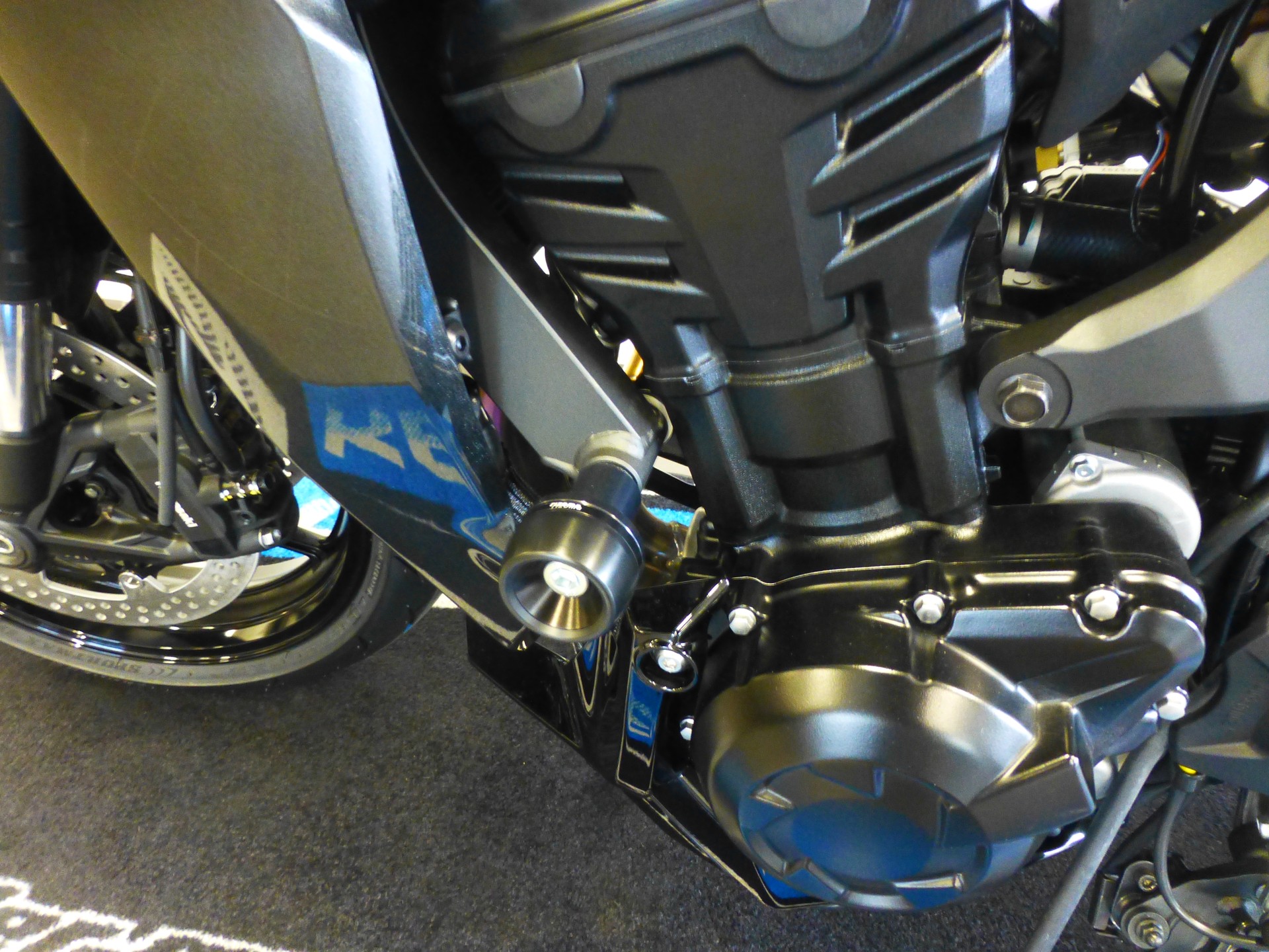 KAWASAKI Z 1100 Platin Dark Edition-image-3