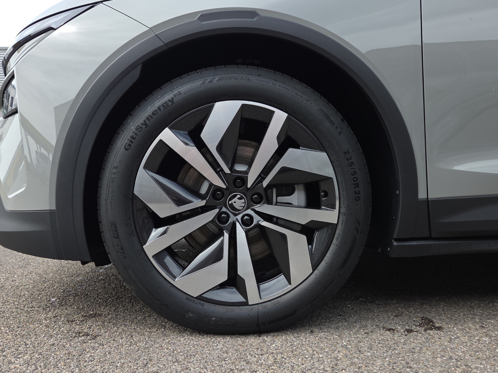 SKODA Elroq 85x Sportline 4x4-image-11