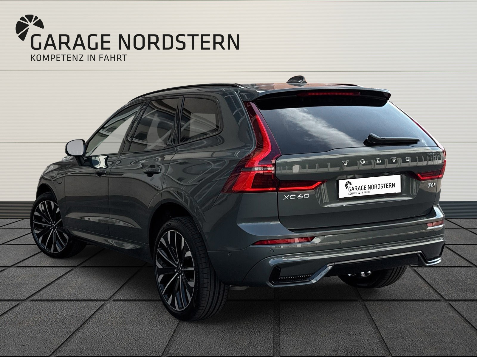 VOLVO XC60 2.0 T6 TE Ultra Dark eAWD-showroom-element-2