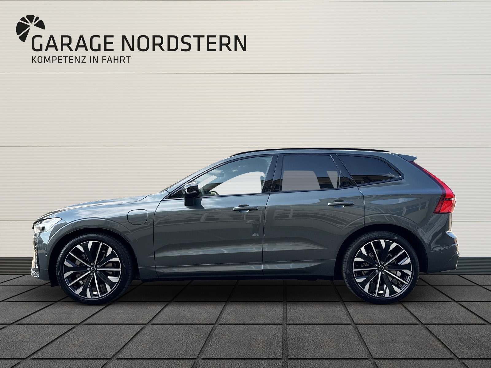VOLVO XC60 2.0 T6 TE Ultra Dark eAWD-showroom-element-1