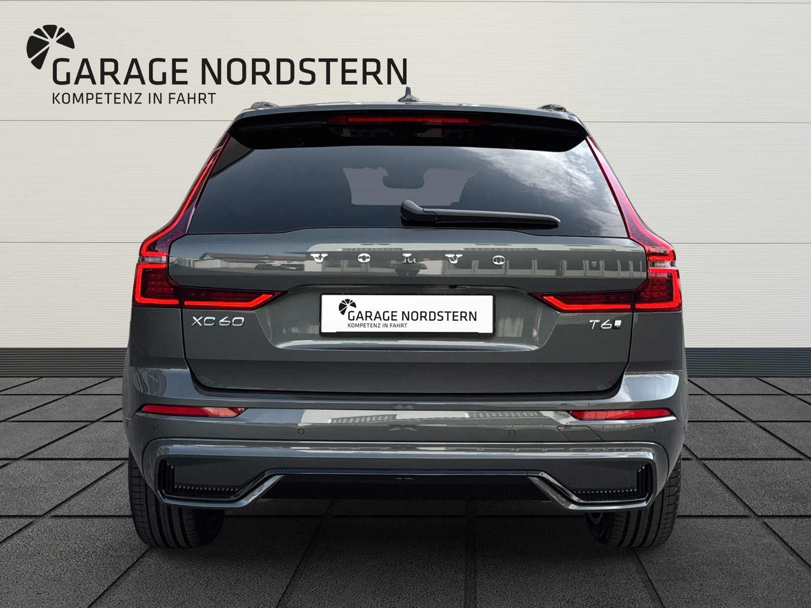VOLVO XC60 2.0 T6 TE Ultra Dark eAWD-showroom-element-3