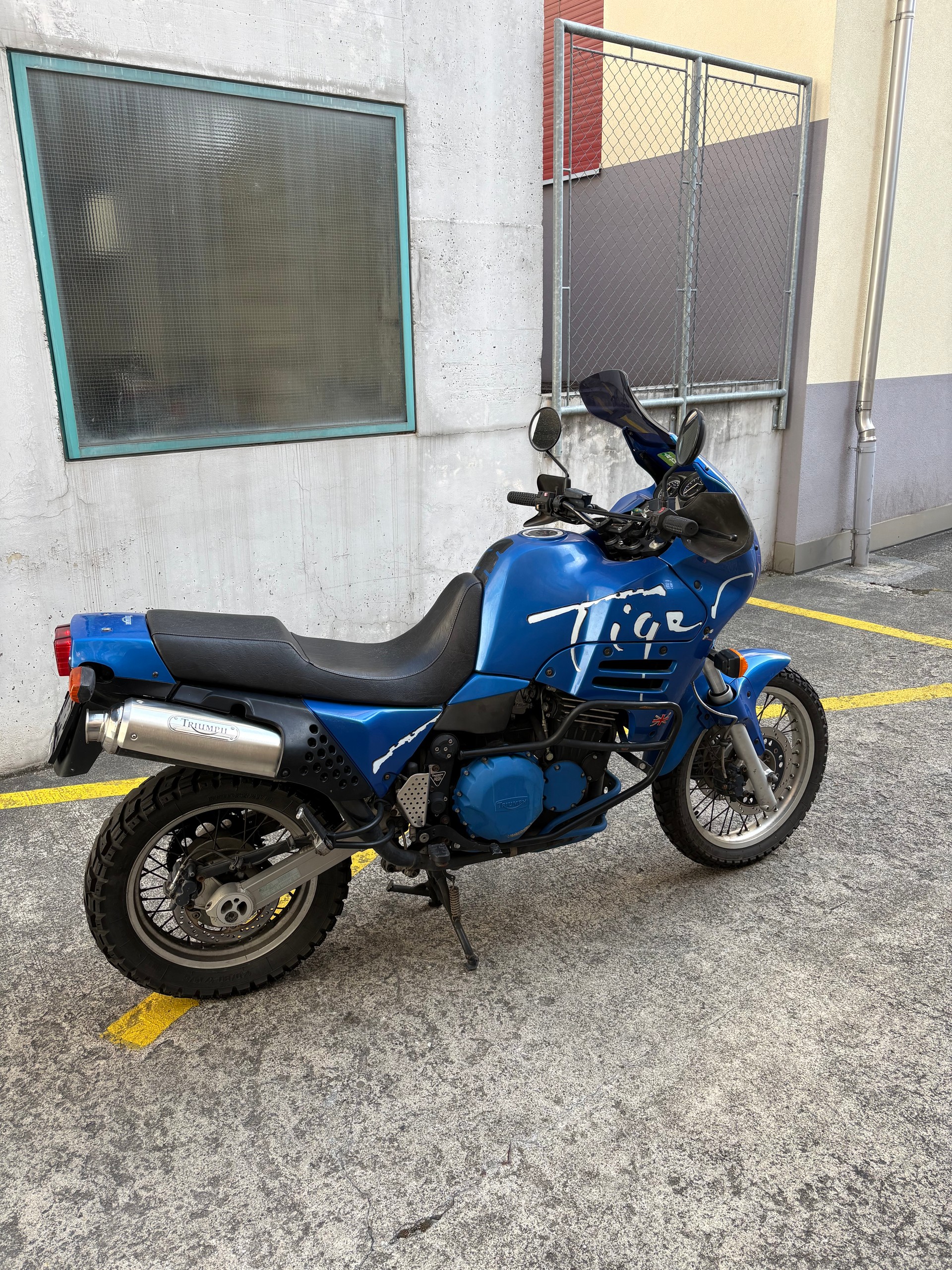 TRIUMPH Tiger 900-image-2