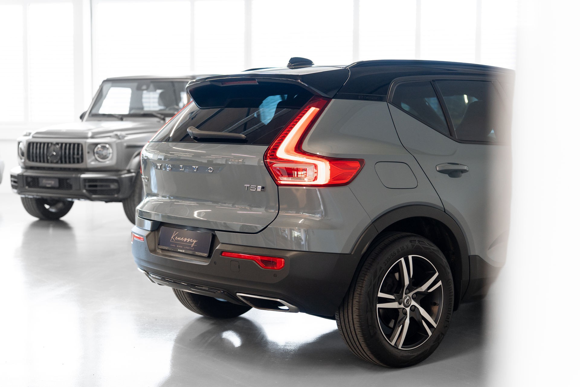 VOLVO XC40 T5 AWD R-DESIGN | ALLRAD | AUTOMATIK | ANHÄNGERKUPPLUNG | 360° KAMERA | PANORAMADACH | STANDHEIZUNG-showroom-element-3