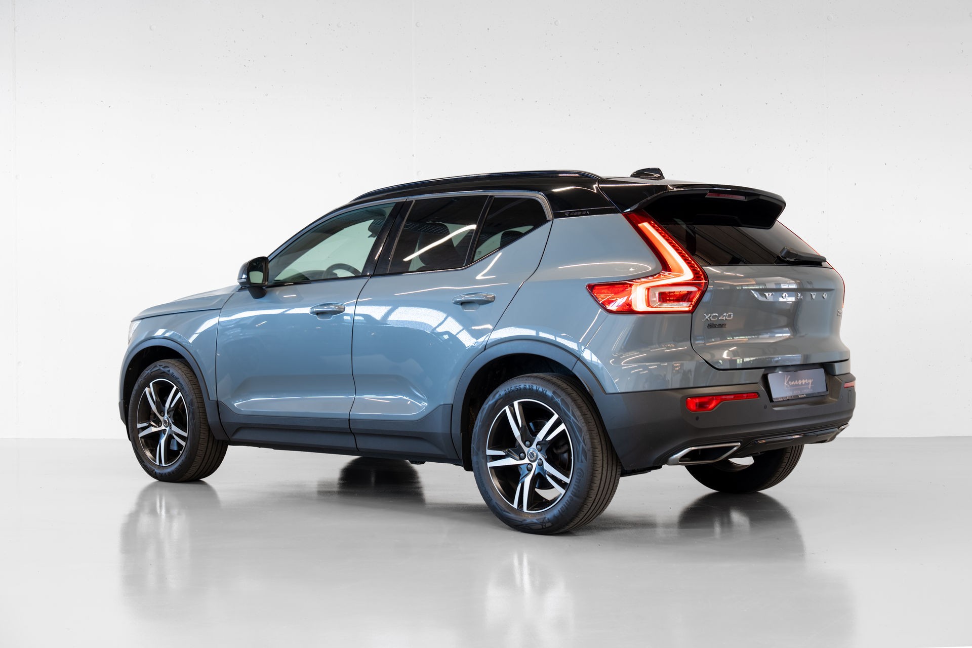 VOLVO XC40 T5 AWD R-DESIGN | ALLRAD | AUTOMATIK | ANHÄNGERKUPPLUNG | 360° KAMERA | PANORAMADACH | STANDHEIZUNG-showroom-element-2