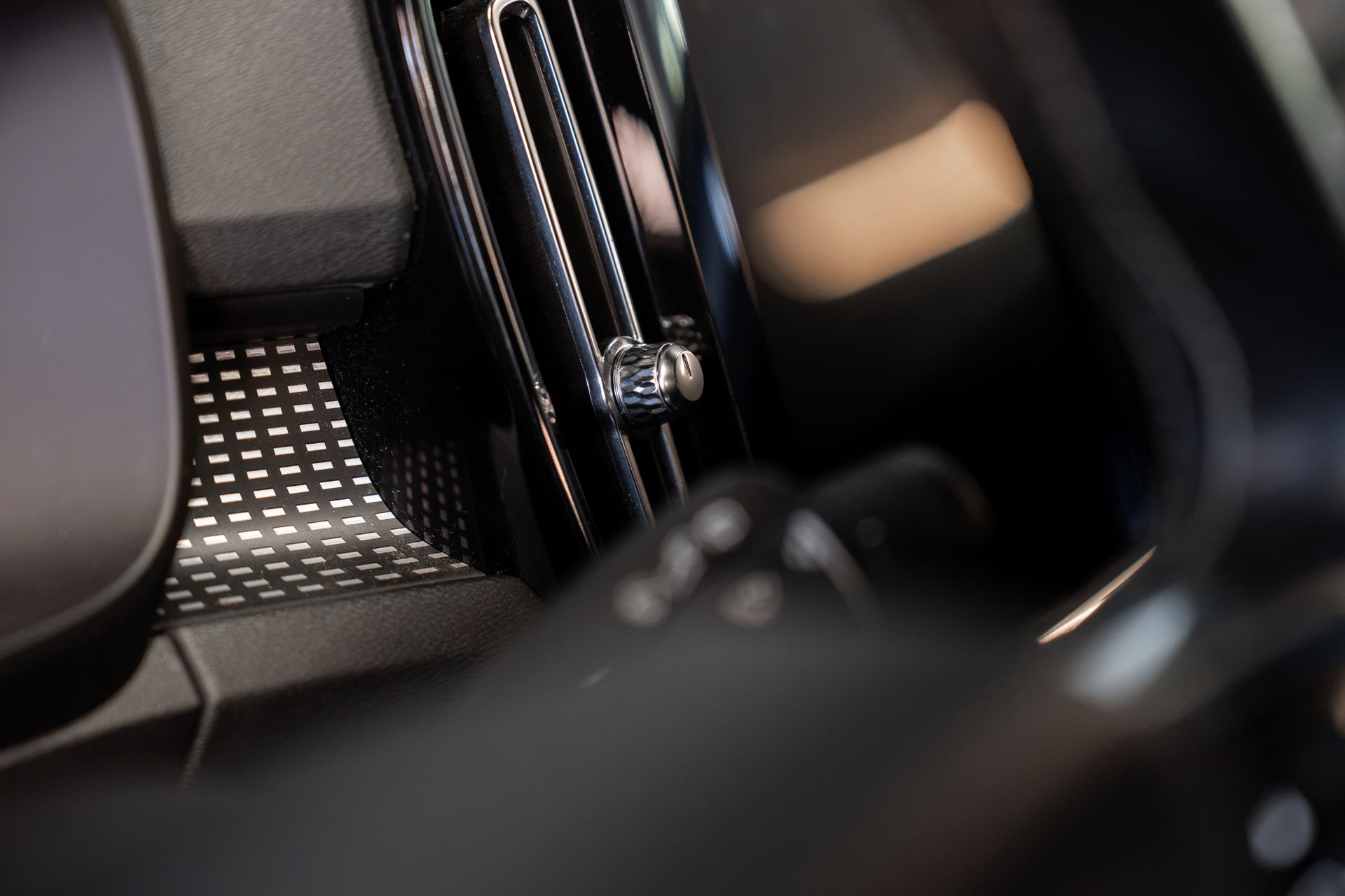 VOLVO XC40 T5 AWD R-DESIGN | ALLRAD | AUTOMATIK | ANHÄNGERKUPPLUNG | 360° KAMERA | PANORAMADACH | STANDHEIZUNG-image-15