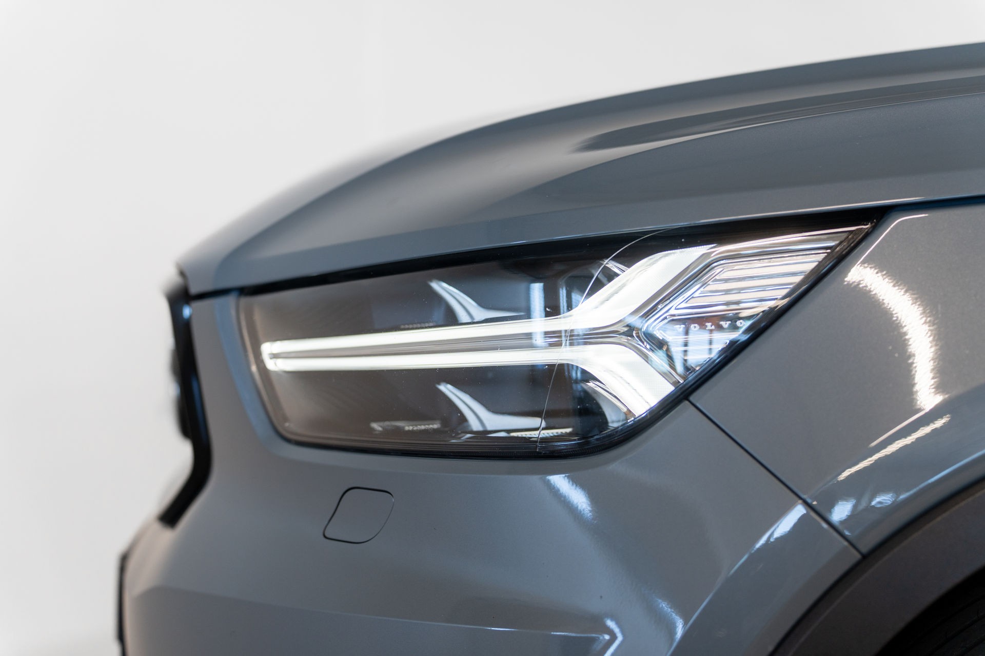 VOLVO XC40 T5 AWD R-DESIGN | ALLRAD | AUTOMATIK | ANHÄNGERKUPPLUNG | 360° KAMERA | PANORAMADACH | STANDHEIZUNG-image-21