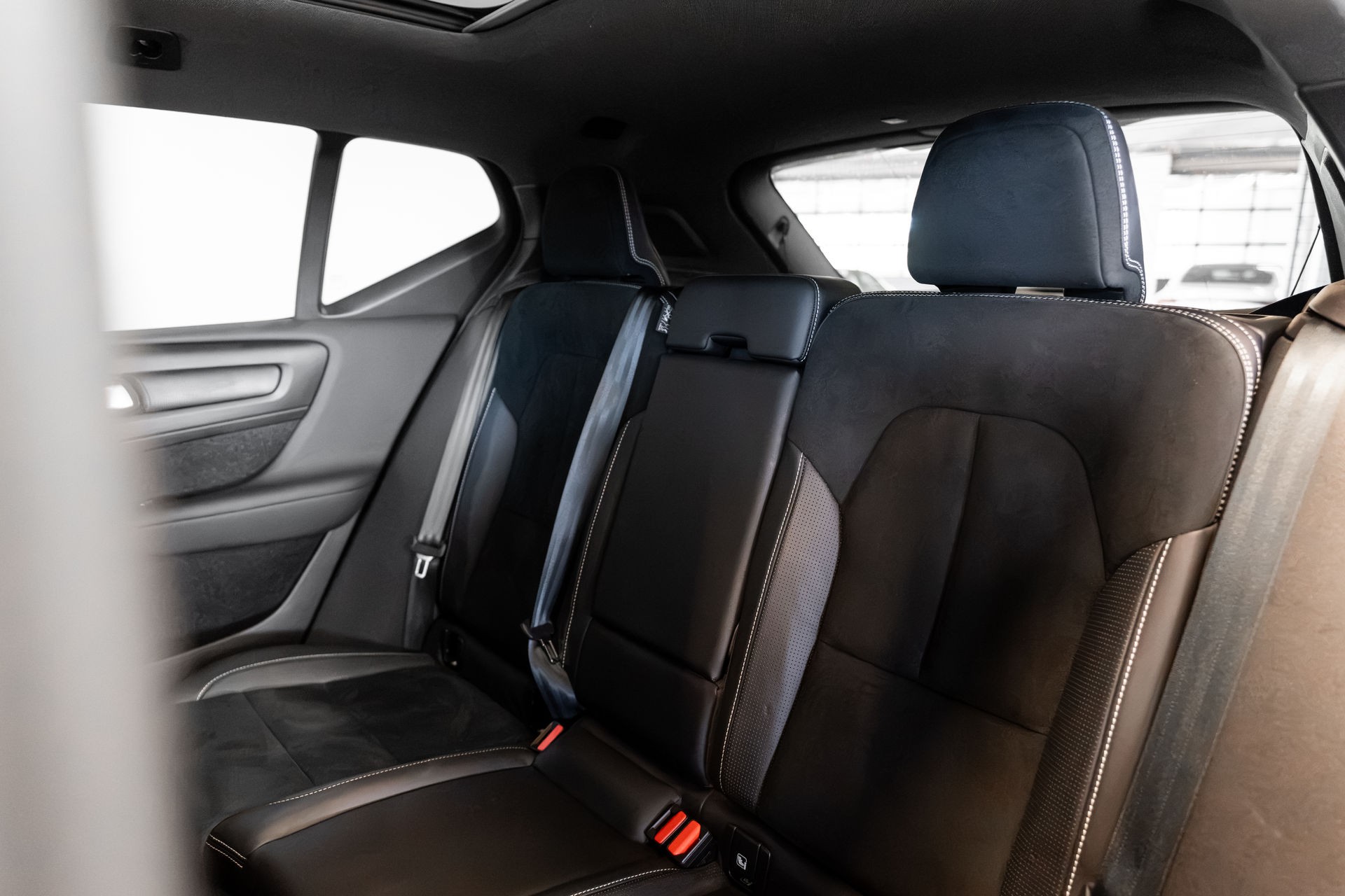 VOLVO XC40 T5 AWD R-DESIGN | ALLRAD | AUTOMATIK | ANHÄNGERKUPPLUNG | 360° KAMERA | PANORAMADACH | STANDHEIZUNG-image-10