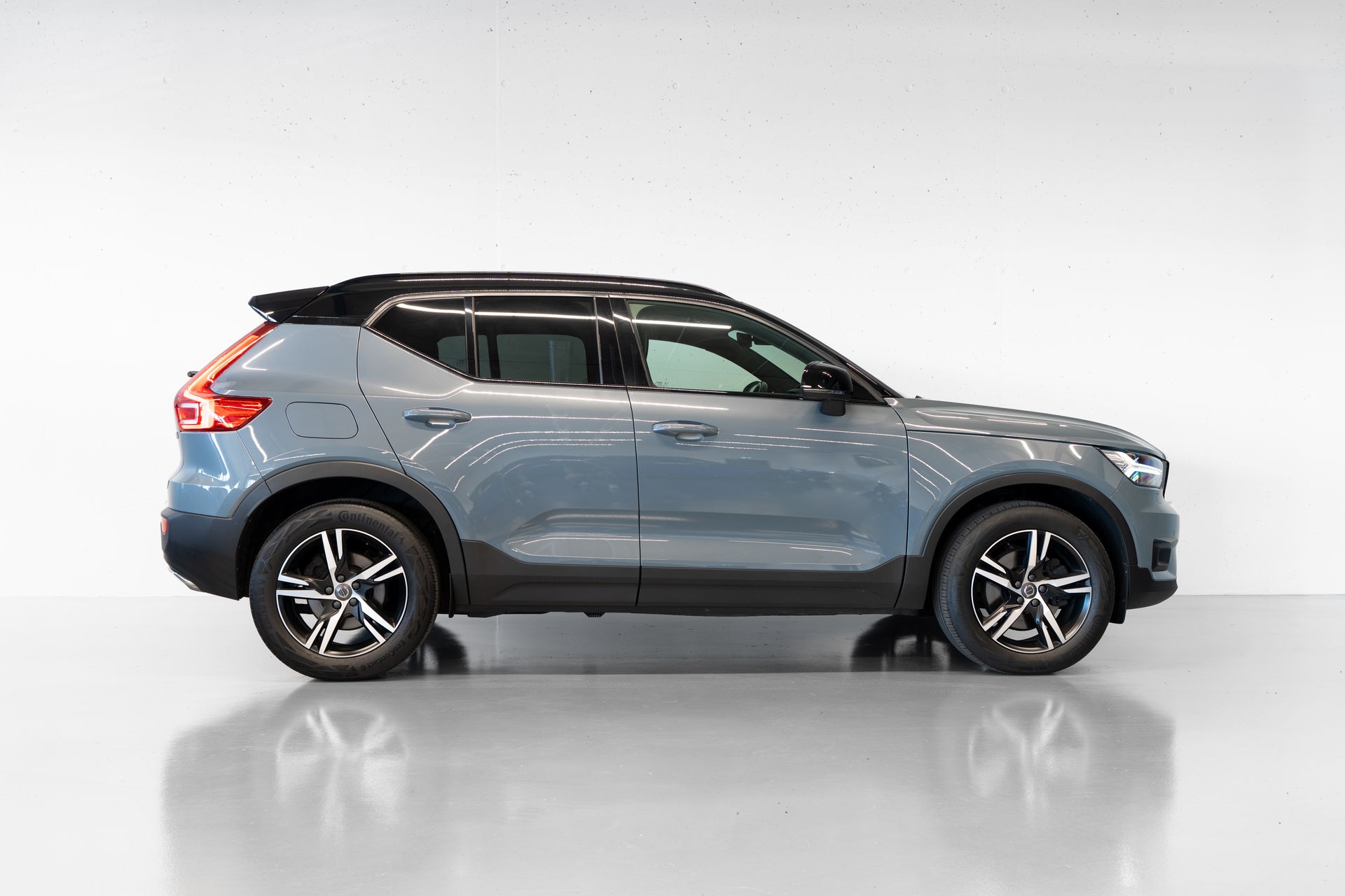 VOLVO XC40 T5 AWD R-DESIGN | ALLRAD | AUTOMATIK | ANHÄNGERKUPPLUNG | 360° KAMERA | PANORAMADACH | STANDHEIZUNG-showroom-element-1