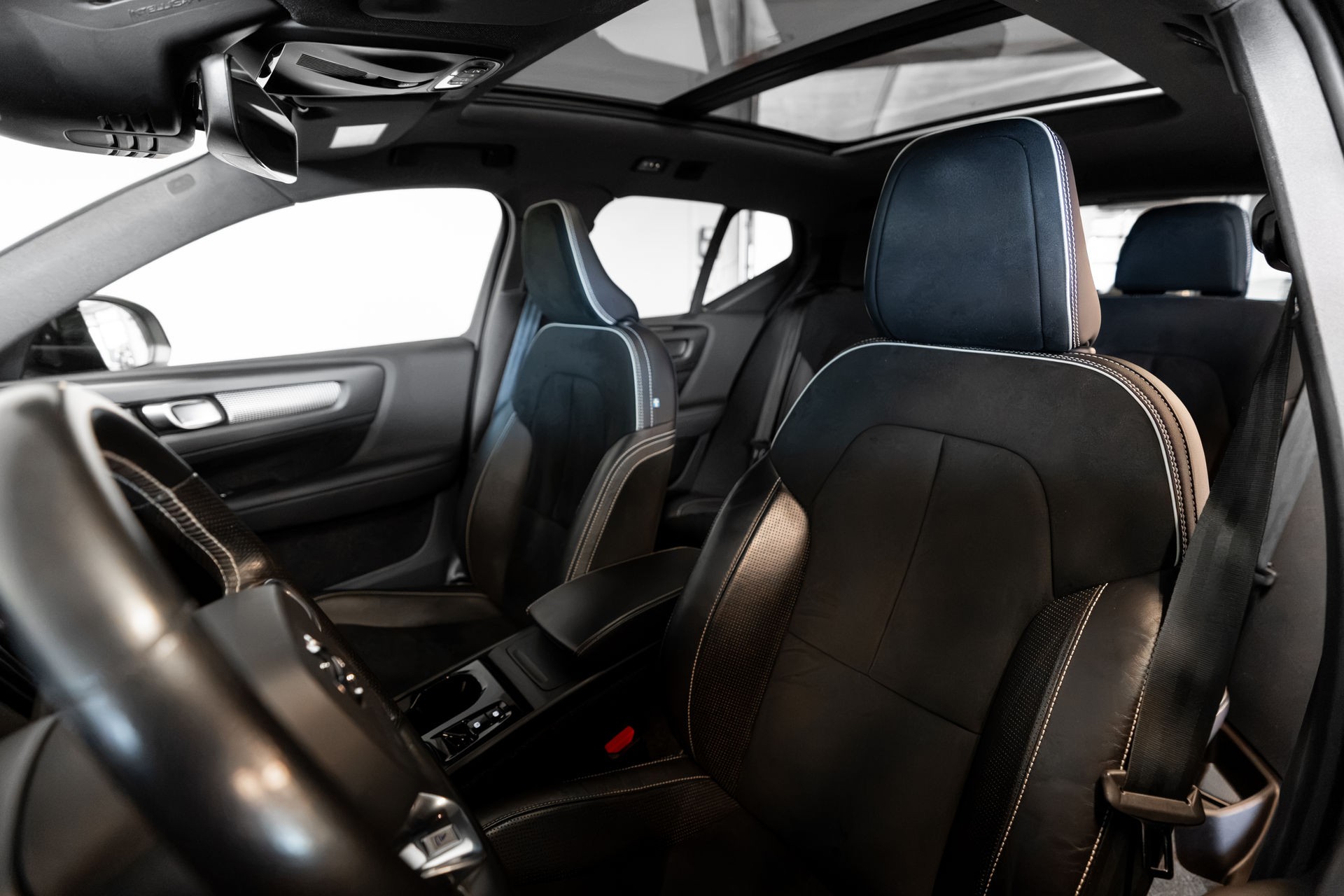 VOLVO XC40 T5 AWD R-DESIGN | ALLRAD | AUTOMATIK | ANHÄNGERKUPPLUNG | 360° KAMERA | PANORAMADACH | STANDHEIZUNG-image-6