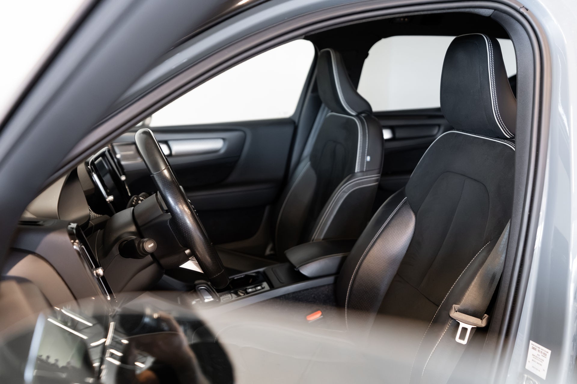 VOLVO XC40 T5 AWD R-DESIGN | ALLRAD | AUTOMATIK | ANHÄNGERKUPPLUNG | 360° KAMERA | PANORAMADACH | STANDHEIZUNG-image-11