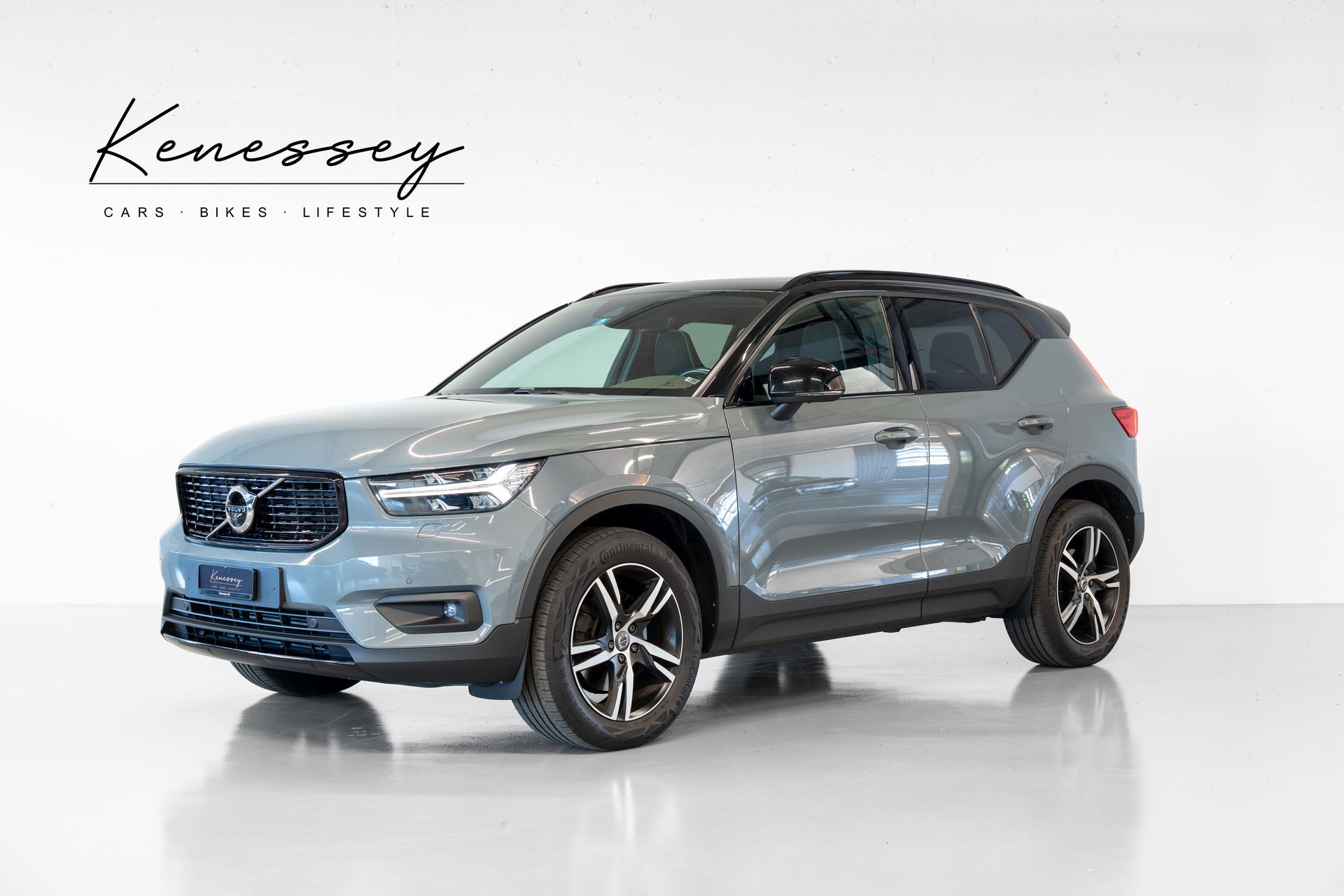 VOLVO XC40 T5 AWD R-DESIGN | ALLRAD | AUTOMATIK | ANHÄNGERKUPPLUNG | 360° KAMERA | PANORAMADACH | STANDHEIZUNG