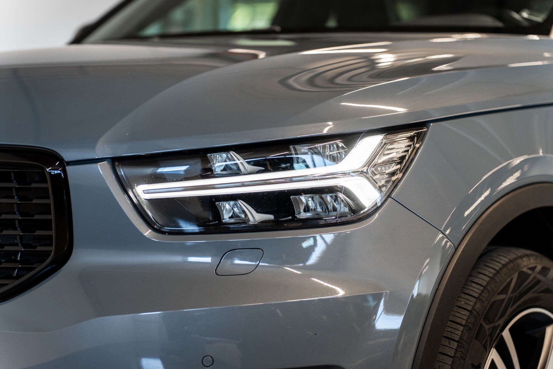 VOLVO XC40 T5 AWD R-DESIGN | ALLRAD | AUTOMATIK | ANHÄNGERKUPPLUNG | 360° KAMERA | PANORAMADACH | STANDHEIZUNG-image-18