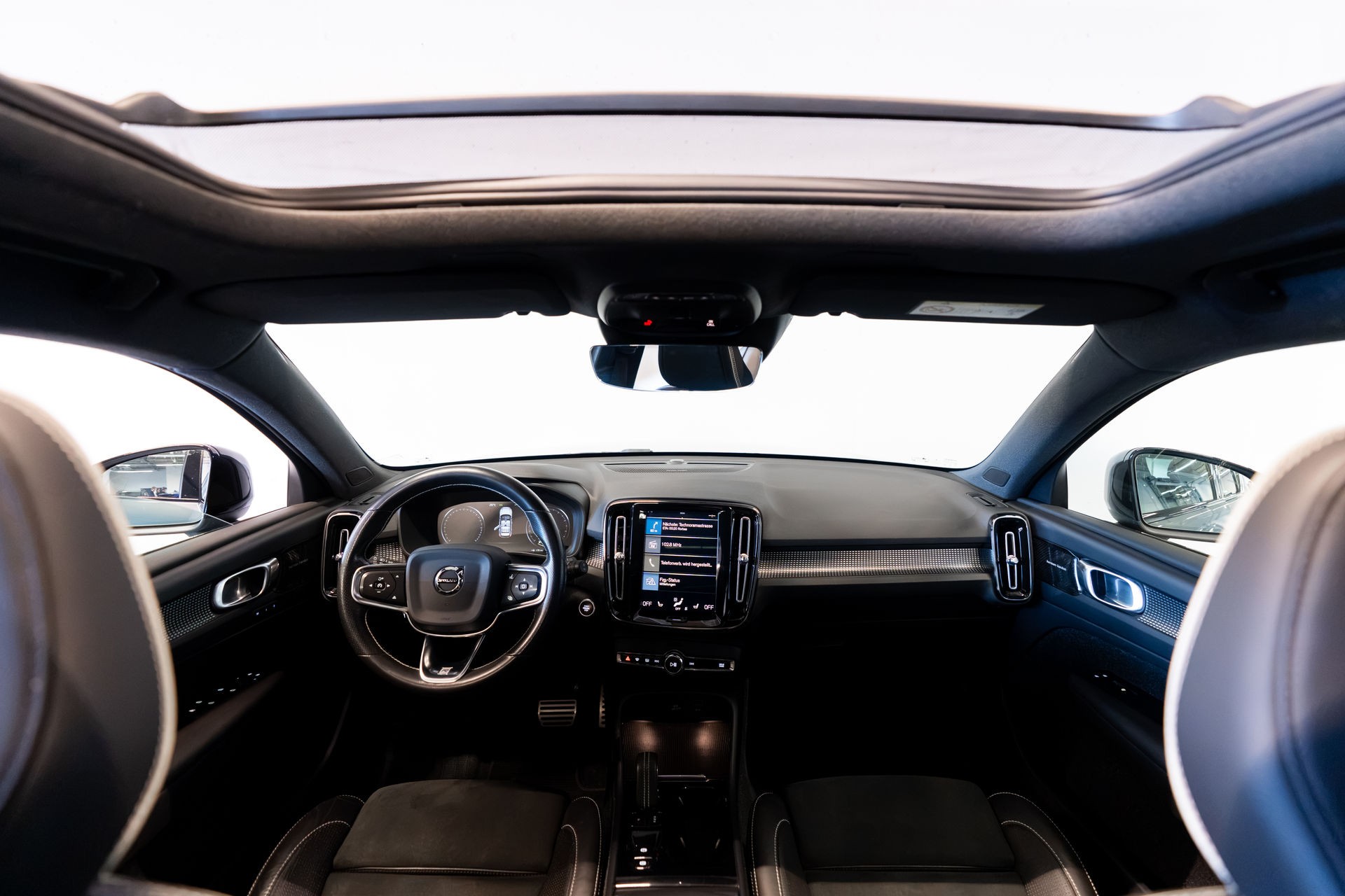 VOLVO XC40 T5 AWD R-DESIGN | ALLRAD | AUTOMATIK | ANHÄNGERKUPPLUNG | 360° KAMERA | PANORAMADACH | STANDHEIZUNG-image-7