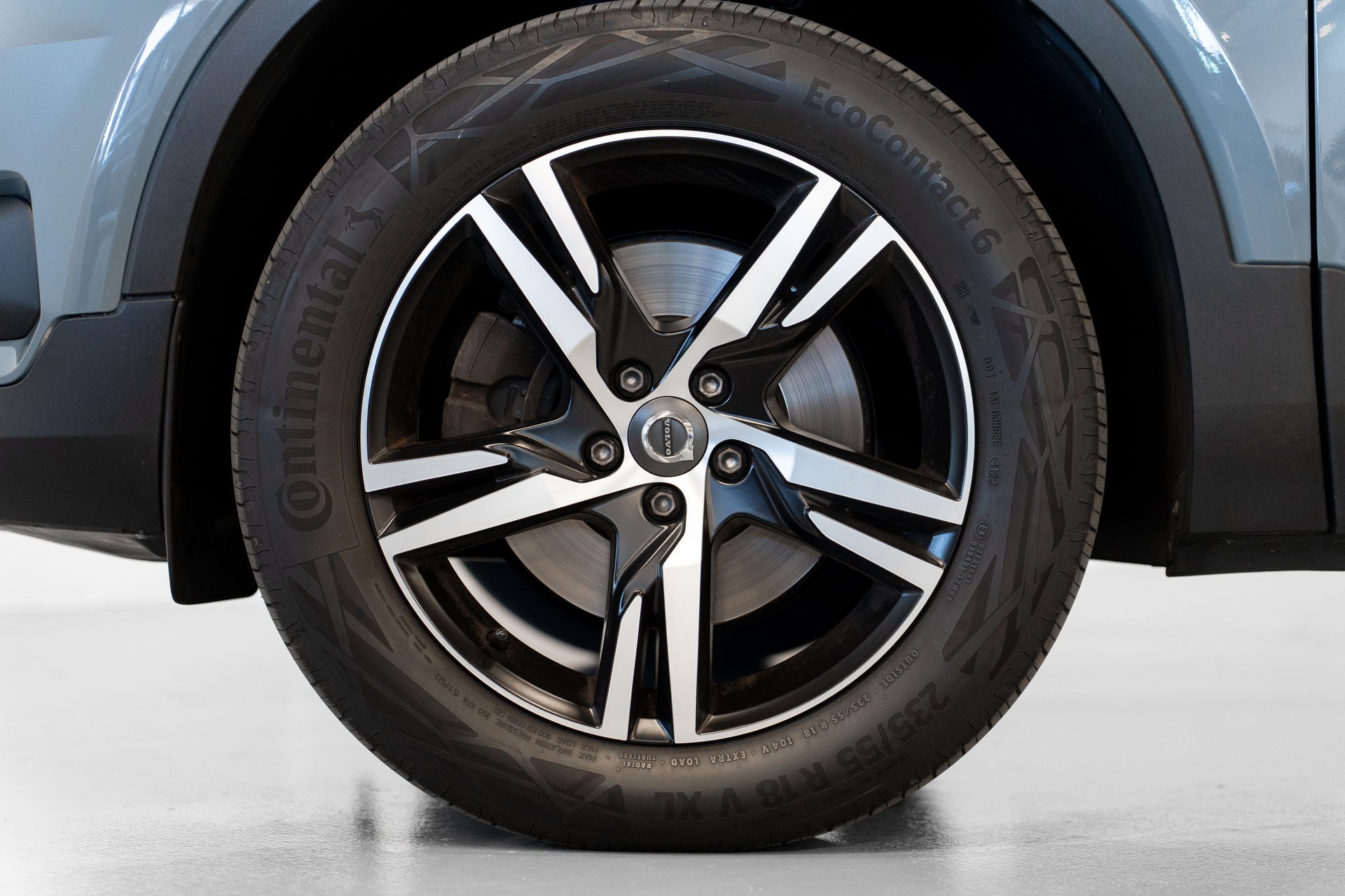 VOLVO XC40 T5 AWD R-DESIGN | ALLRAD | AUTOMATIK | ANHÄNGERKUPPLUNG | 360° KAMERA | PANORAMADACH | STANDHEIZUNG-image-17