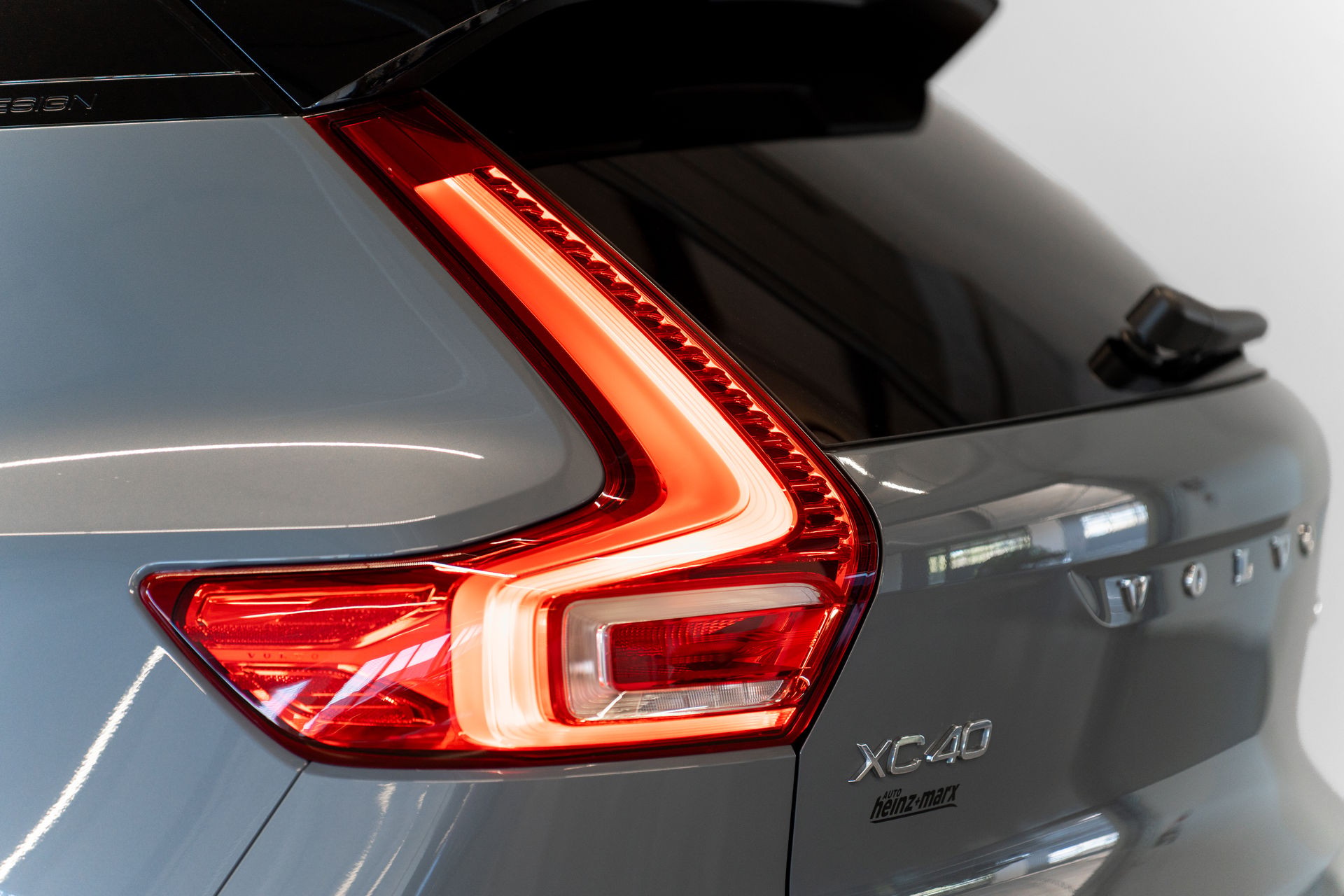 VOLVO XC40 T5 AWD R-DESIGN | ALLRAD | AUTOMATIK | ANHÄNGERKUPPLUNG | 360° KAMERA | PANORAMADACH | STANDHEIZUNG-image-19