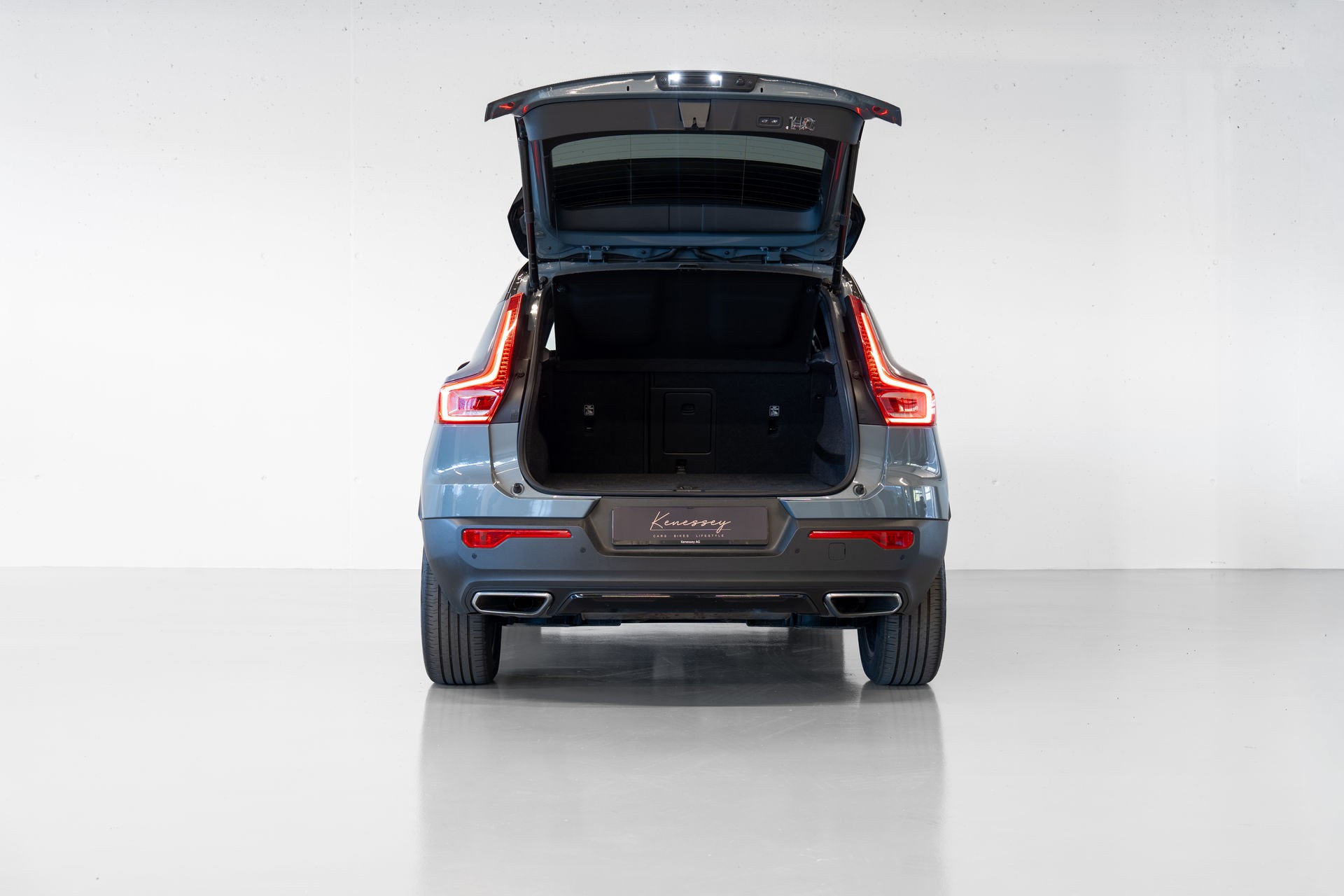 VOLVO XC40 T5 AWD R-DESIGN | ALLRAD | AUTOMATIK | ANHÄNGERKUPPLUNG | 360° KAMERA | PANORAMADACH | STANDHEIZUNG-image-5