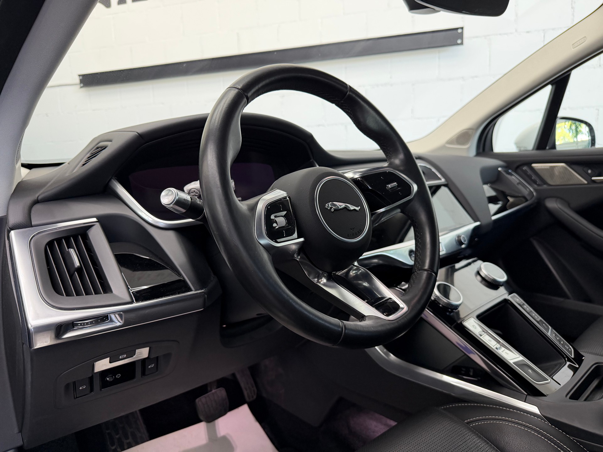JAGUAR I-Pace EV400 SE AWD⭐️-image-8